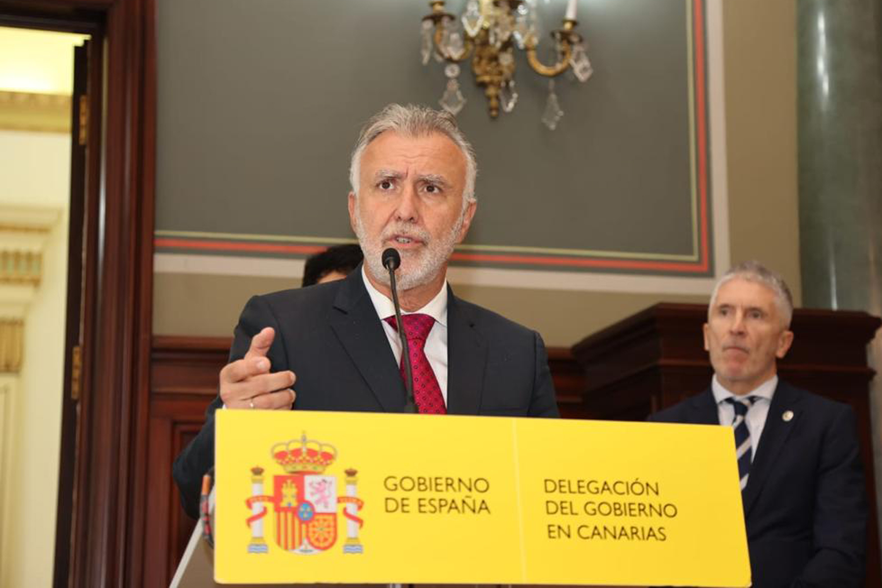 Torres anuncia una partida de 5,3 millones de euros para dar respuesta a la situación generada por la llegada de cayucos a Canarias