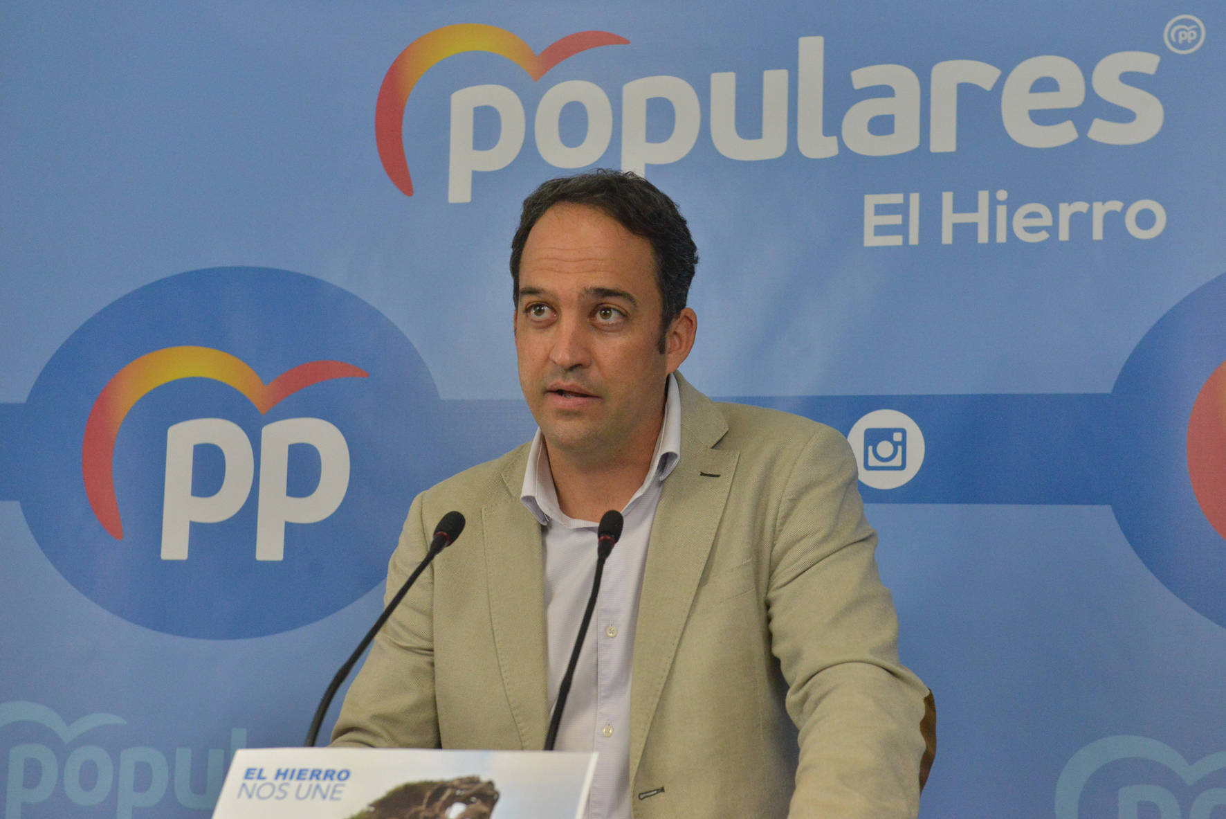 García Casañas critica la inacción del Gobierno en el Parlamento de Canarias
