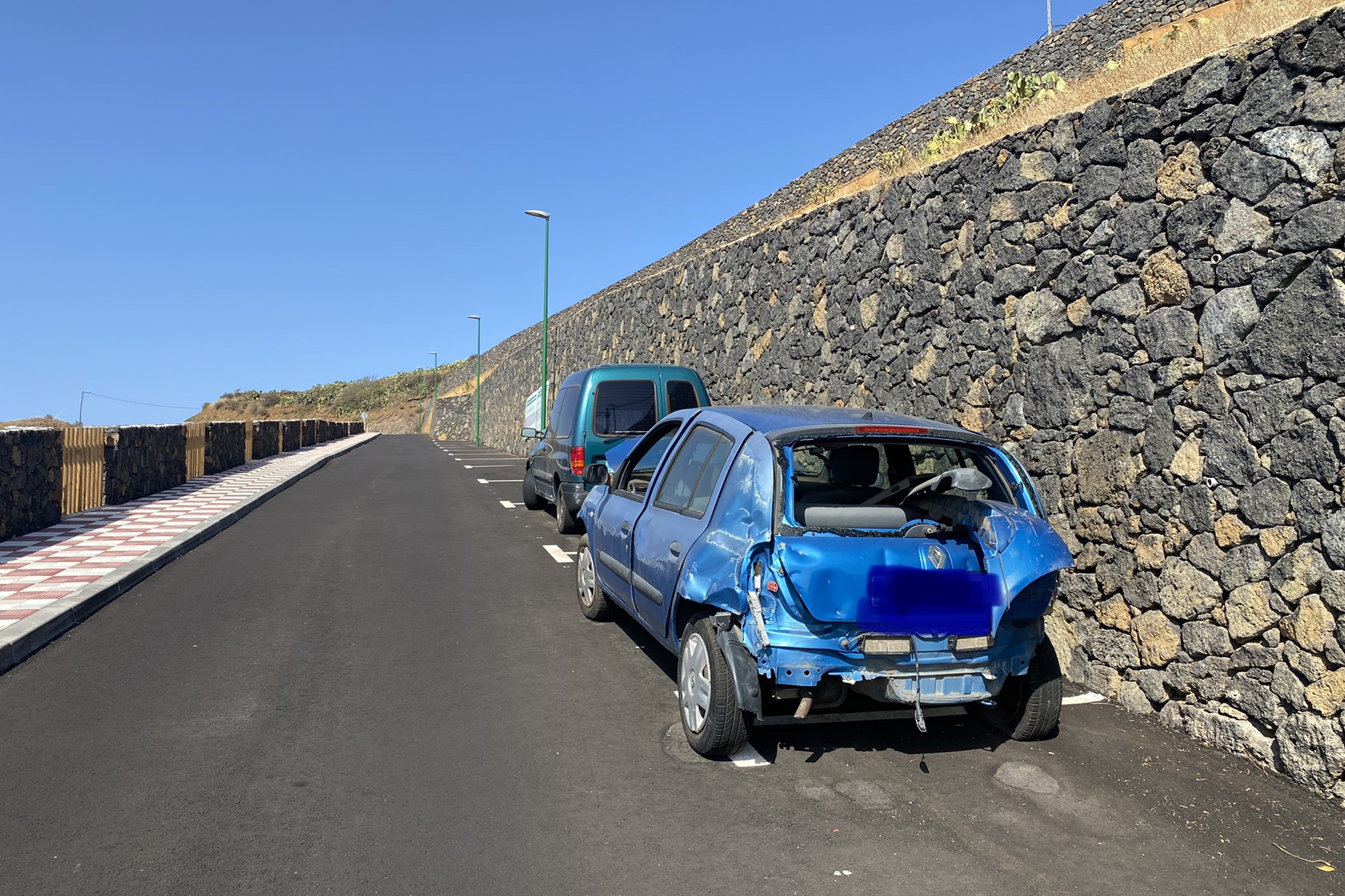 El Ayuntamiento de El Pinar facilita la retirada de vehículos en desuso a los vecinos