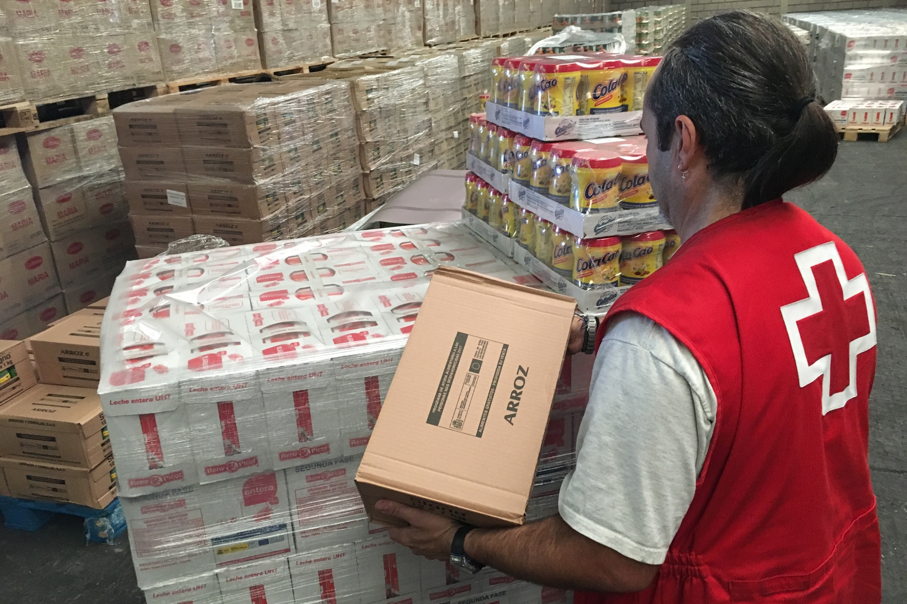 Cruz Roja distribuye ayuda alimentaria a 490 personas en El Hierro