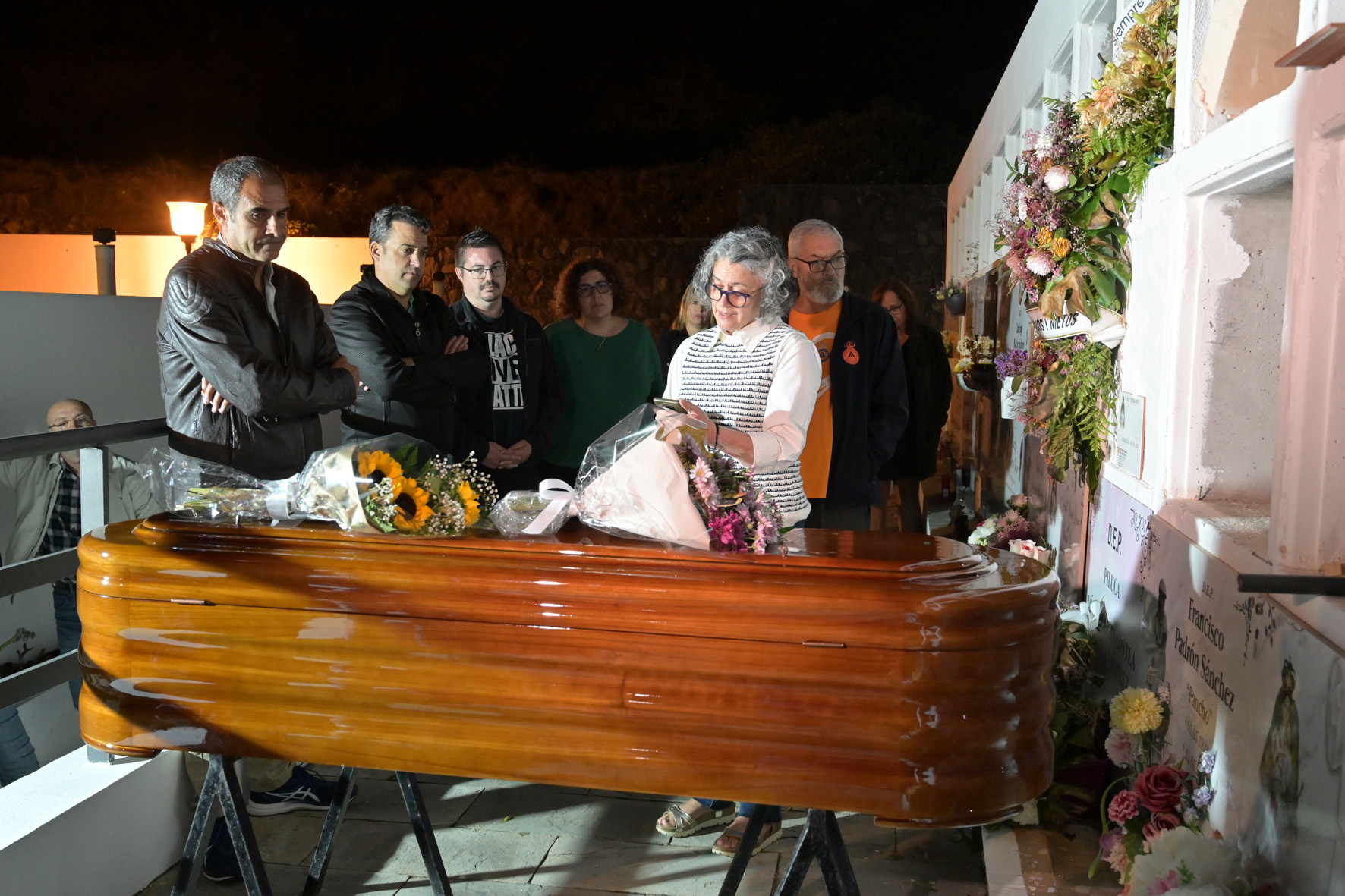 Hoy ha sido enterrado uno, de los dos, migrantes fallecidos en las últimas 24 horas, tras su llegada ayer a El Hierro