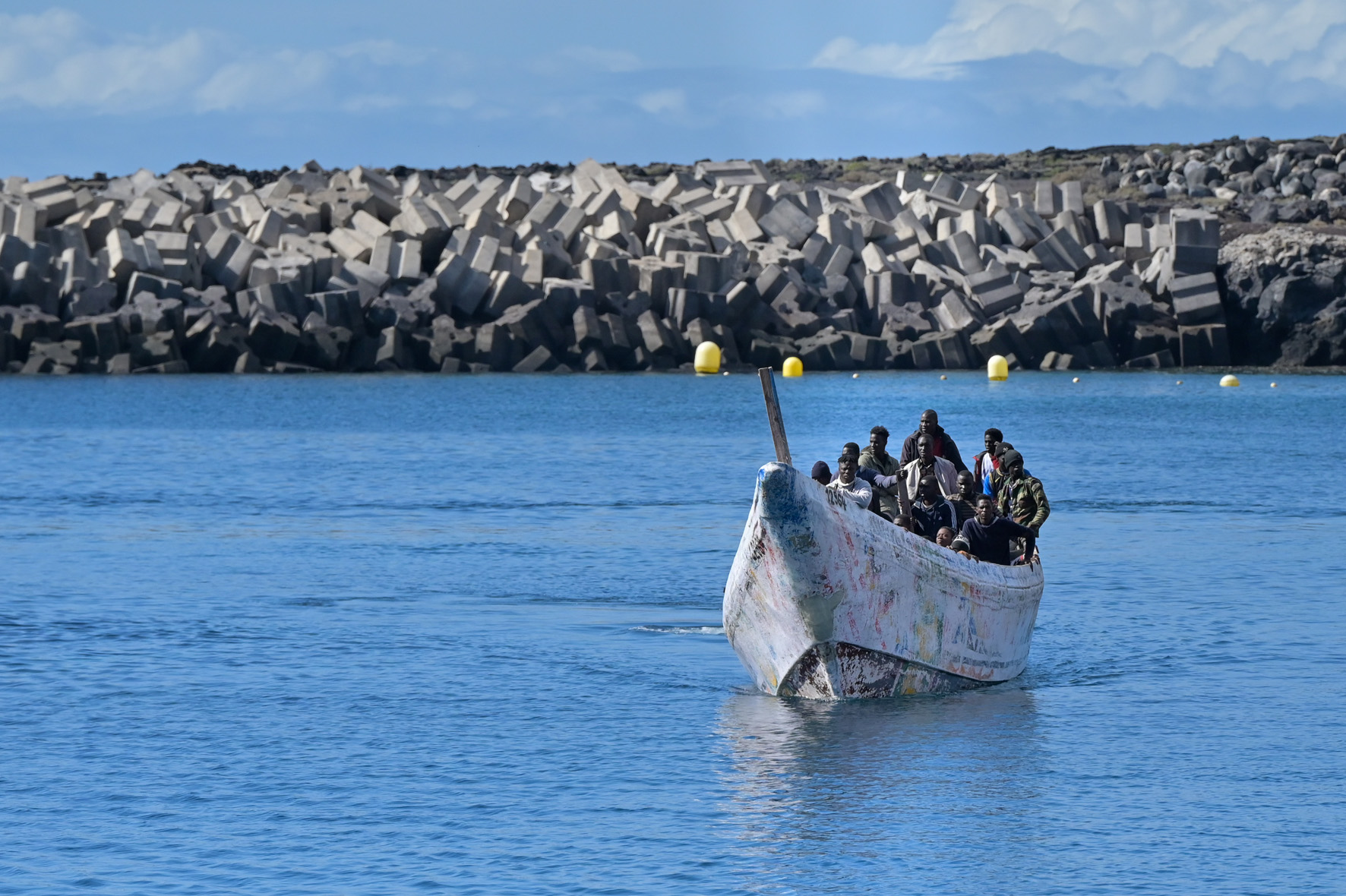 Salvamento Marítimo rescata un nuevo cayuco con 41 inmigrantes en aguas próximas a El Hierro en la mañana de hoy