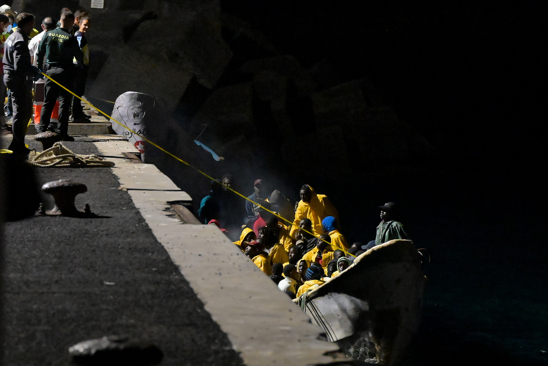 Salvamento Marítimo rescata a 55 personas a bordo de un cayuco en aguas cercanas a El Hierro durante la noche de ayer