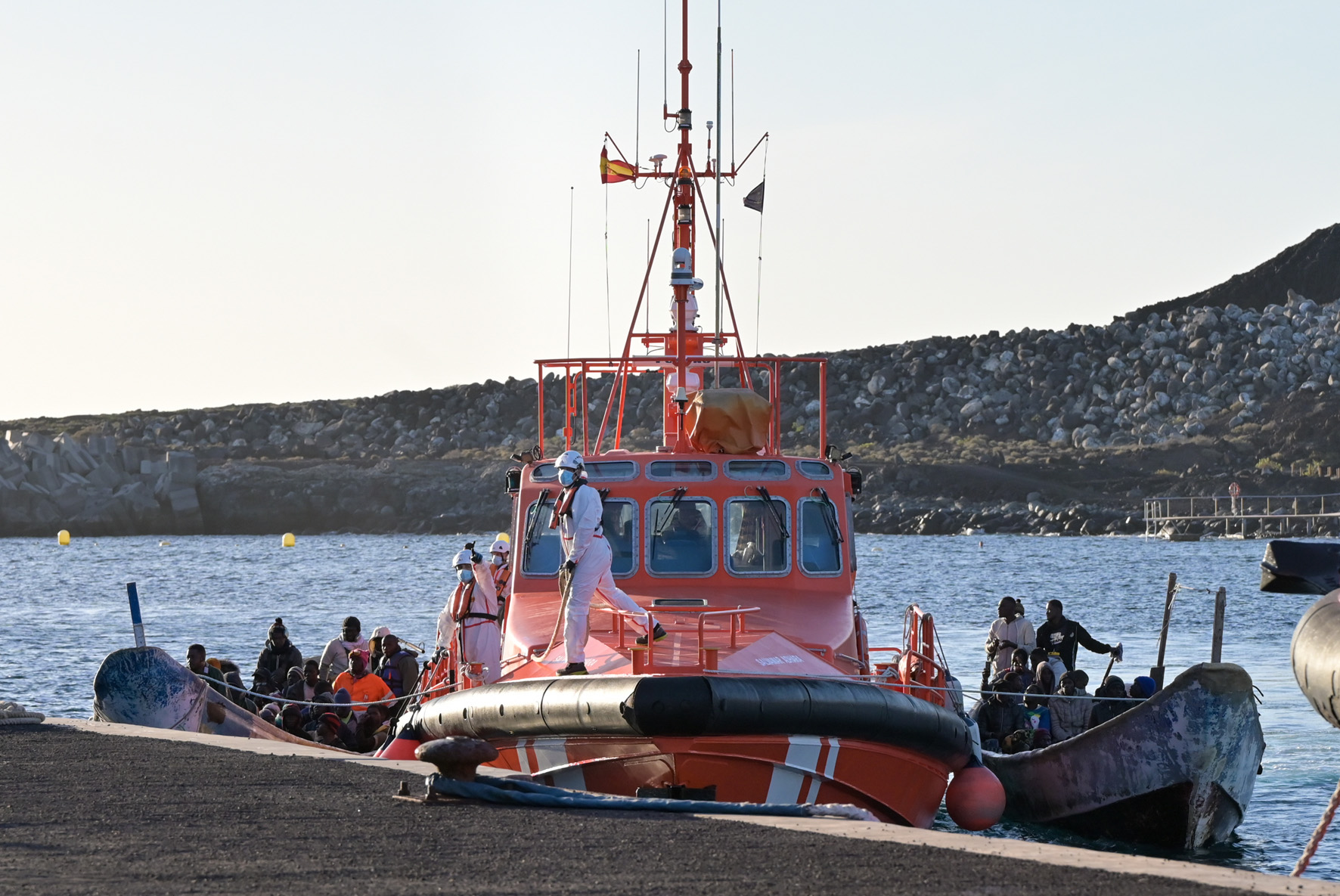 Salvamento Marítimo rescata dos Cayucos con 130 inmigrantes en la tarde de hoy en aguas cercanas a El Hierro