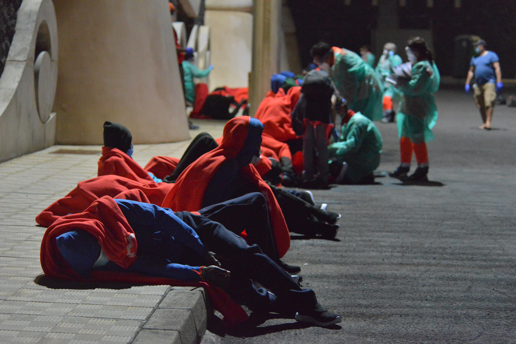 Arriba un cayuco con 52 inmigrantes al puerto de La Restinga