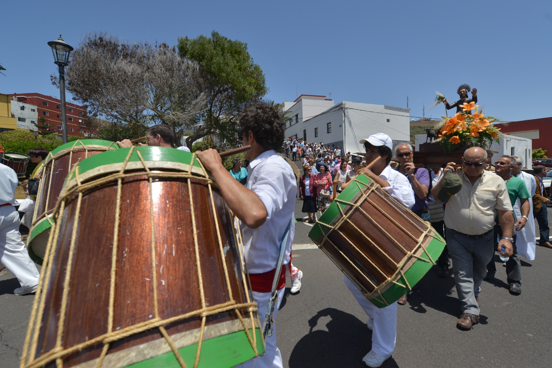 El Ayuntamiento de Valverde anima a sus vecinos hacer sonar chacaras, pitos y tambores para celebrar la festividad de San Isidro