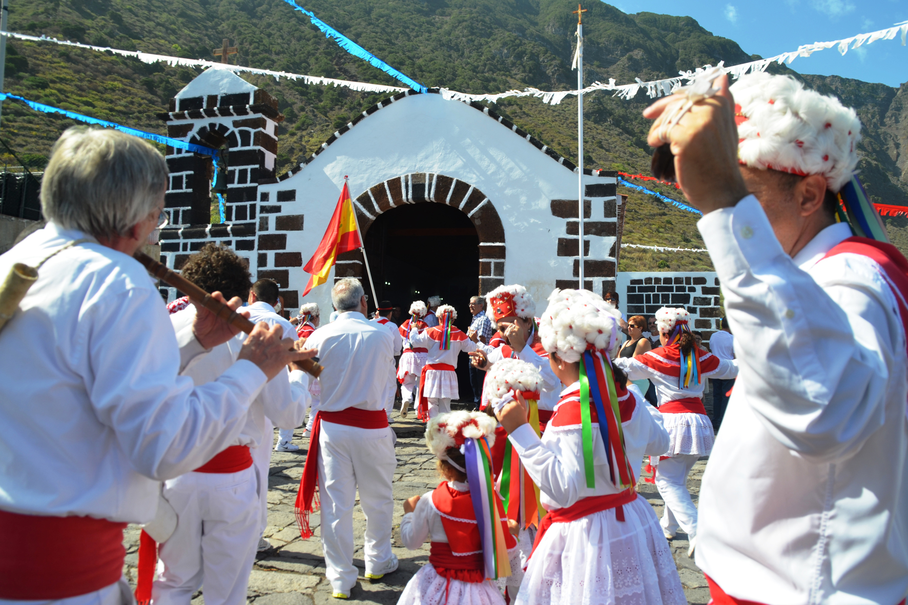 El folklore, el baile de cuerdas y la parranda concurren este fin de semana en el pueblo de Sabinosa, en la Fiesta de San Simón