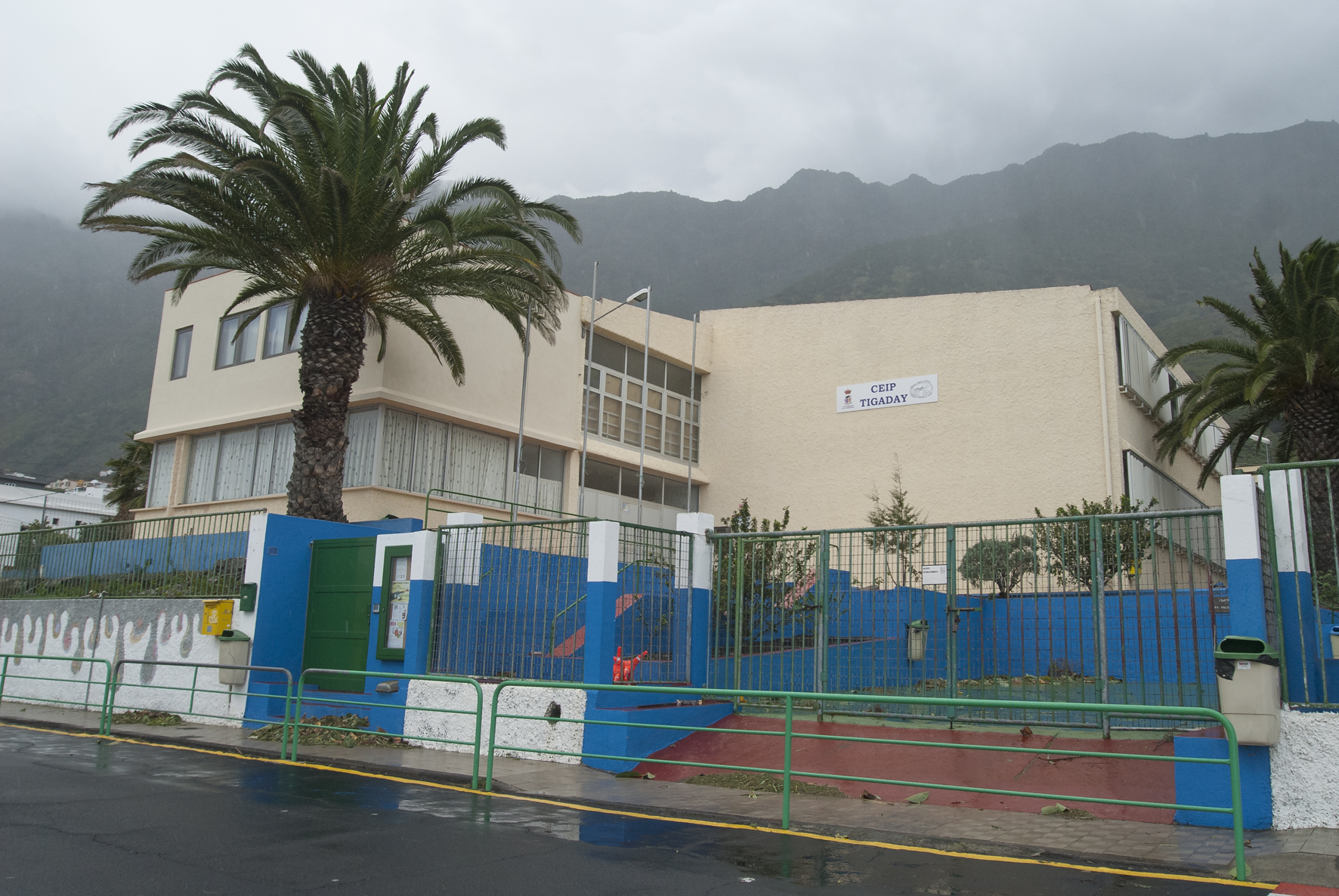 La Frontera pone a punto dos centros educativos del Municipio