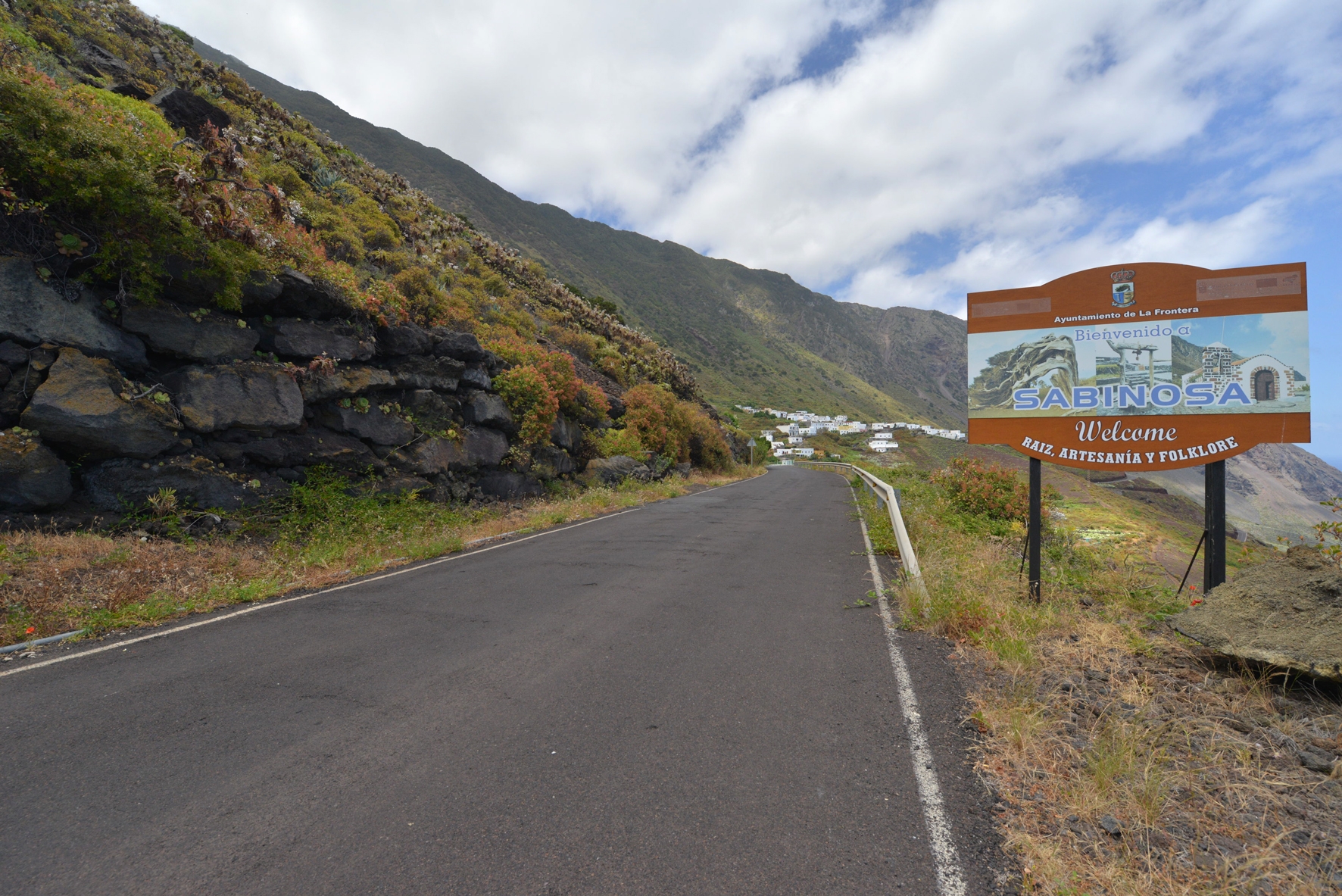 El Gobierno de Canarias formaliza el contrato de la Carretera de Sabinosa HI-50