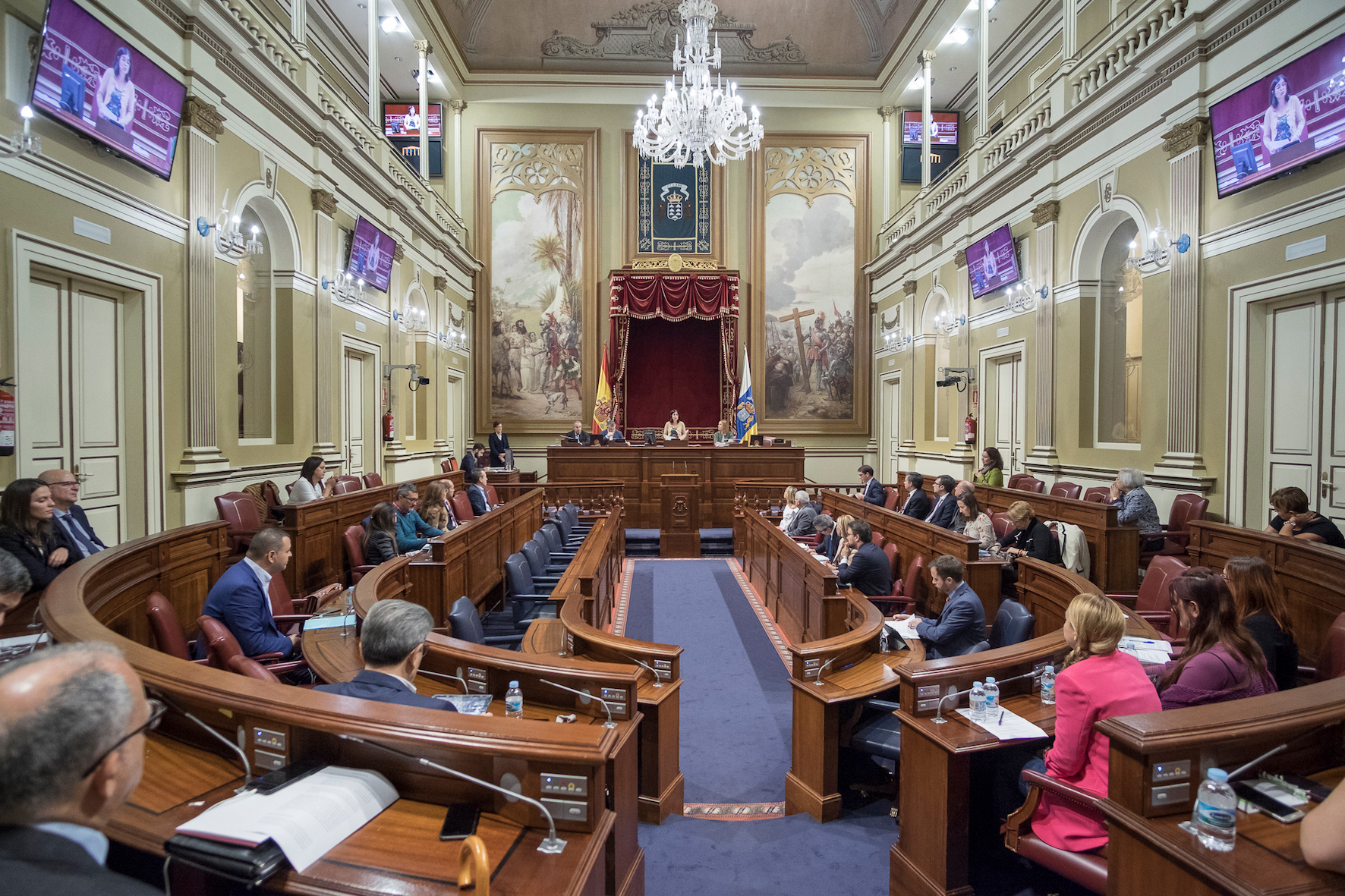 El Parlamento de Canarias apoya que El Hierro y La Gomera cuenten con un equipo de resonancia móvil