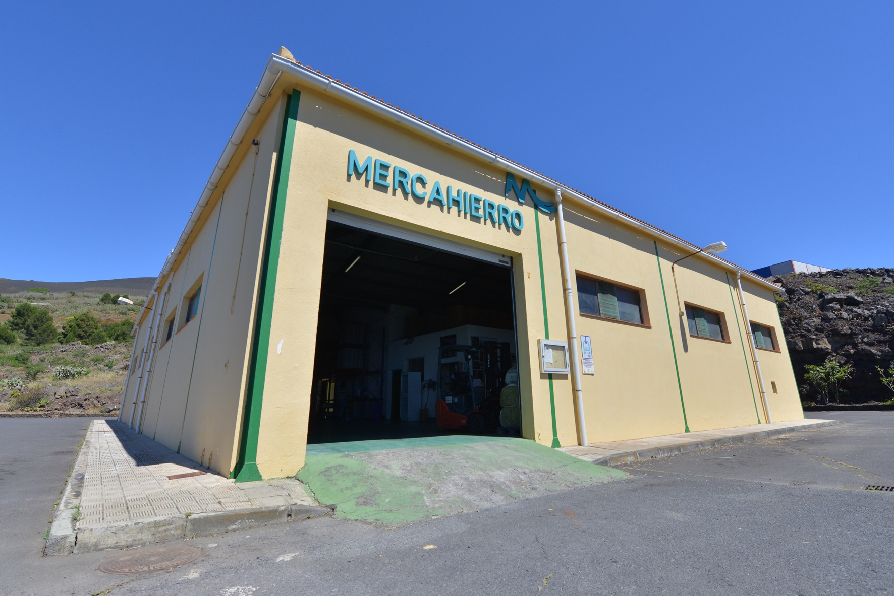 El Cabildo destina más de 500.000 euros a la empresa pública Mercahierro para el mantenimiento de servicios y nuevos proyectos