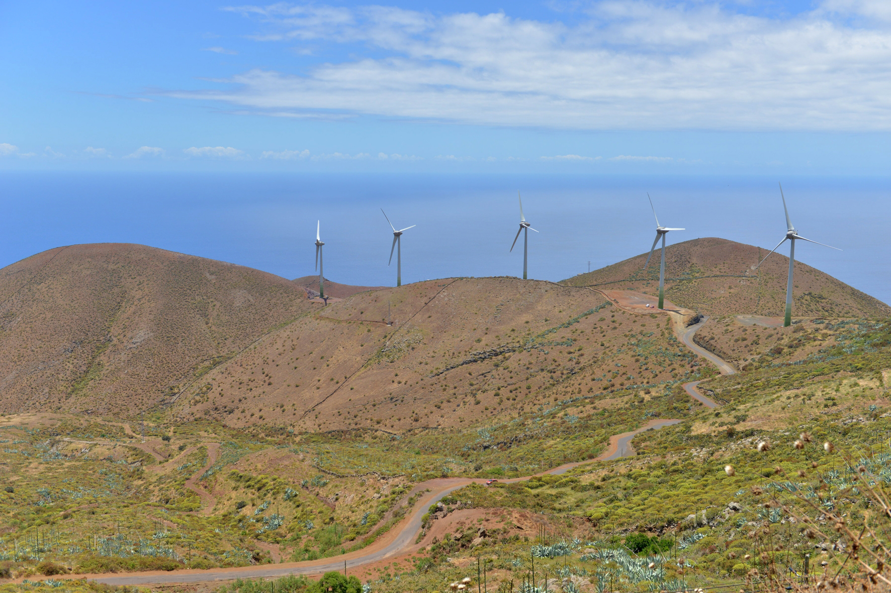 El Gobierno canario expone al Cabildo las estrategias de apoyo al Plan de Transición Energética de Canarias (PTECan) 2021-2030