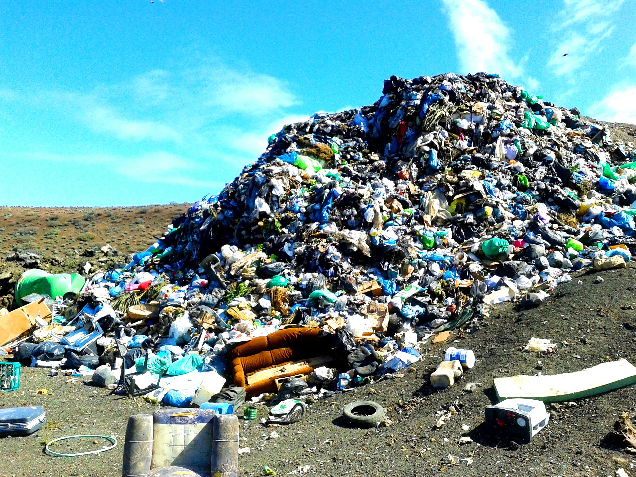 OSSINISA alerta de un colapso de en la gestión de residuos en El Hierro