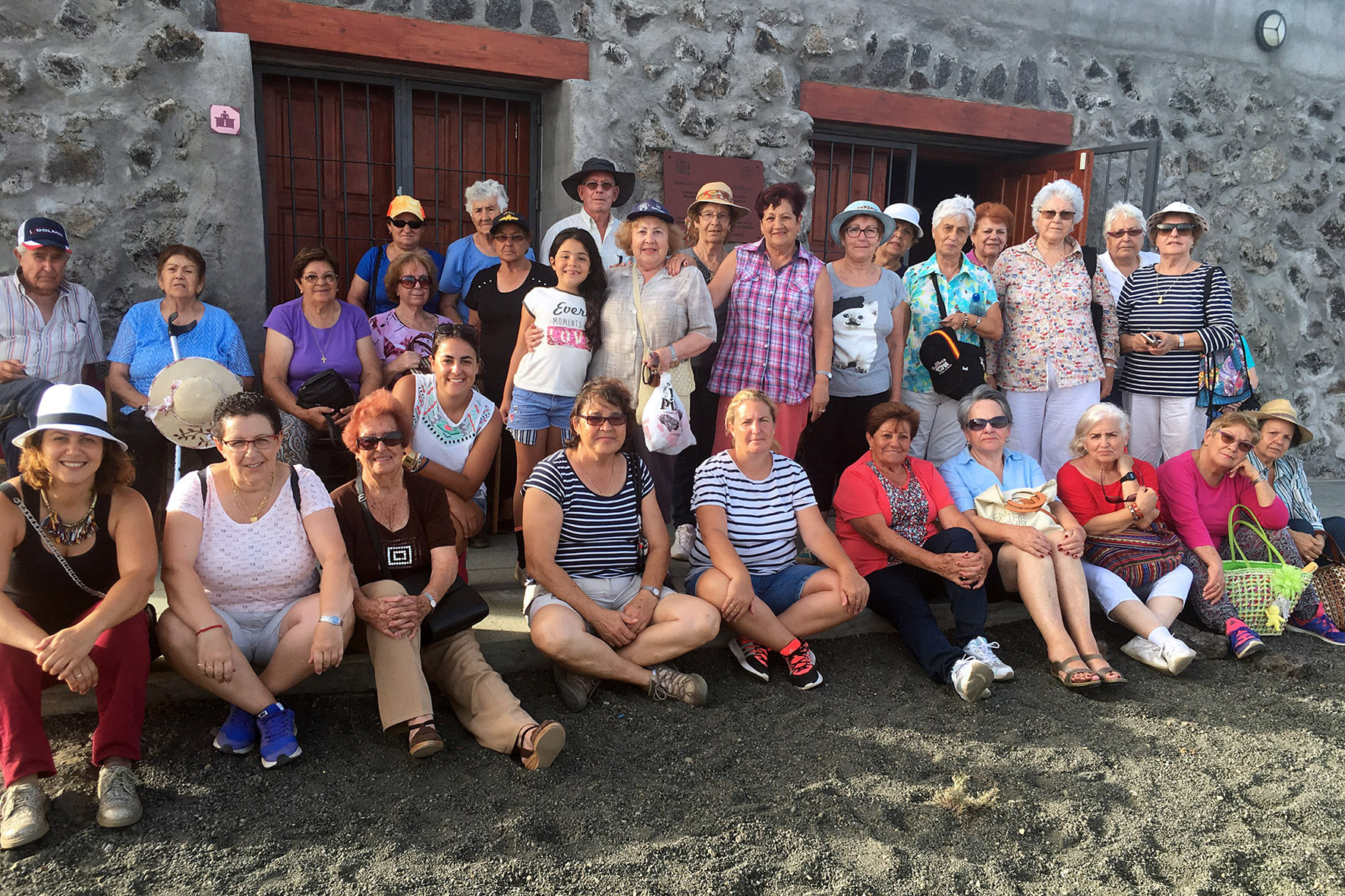 Vecinos de El Pinar visitan el Centro de Interpretación Vulcanológica de El Hierro