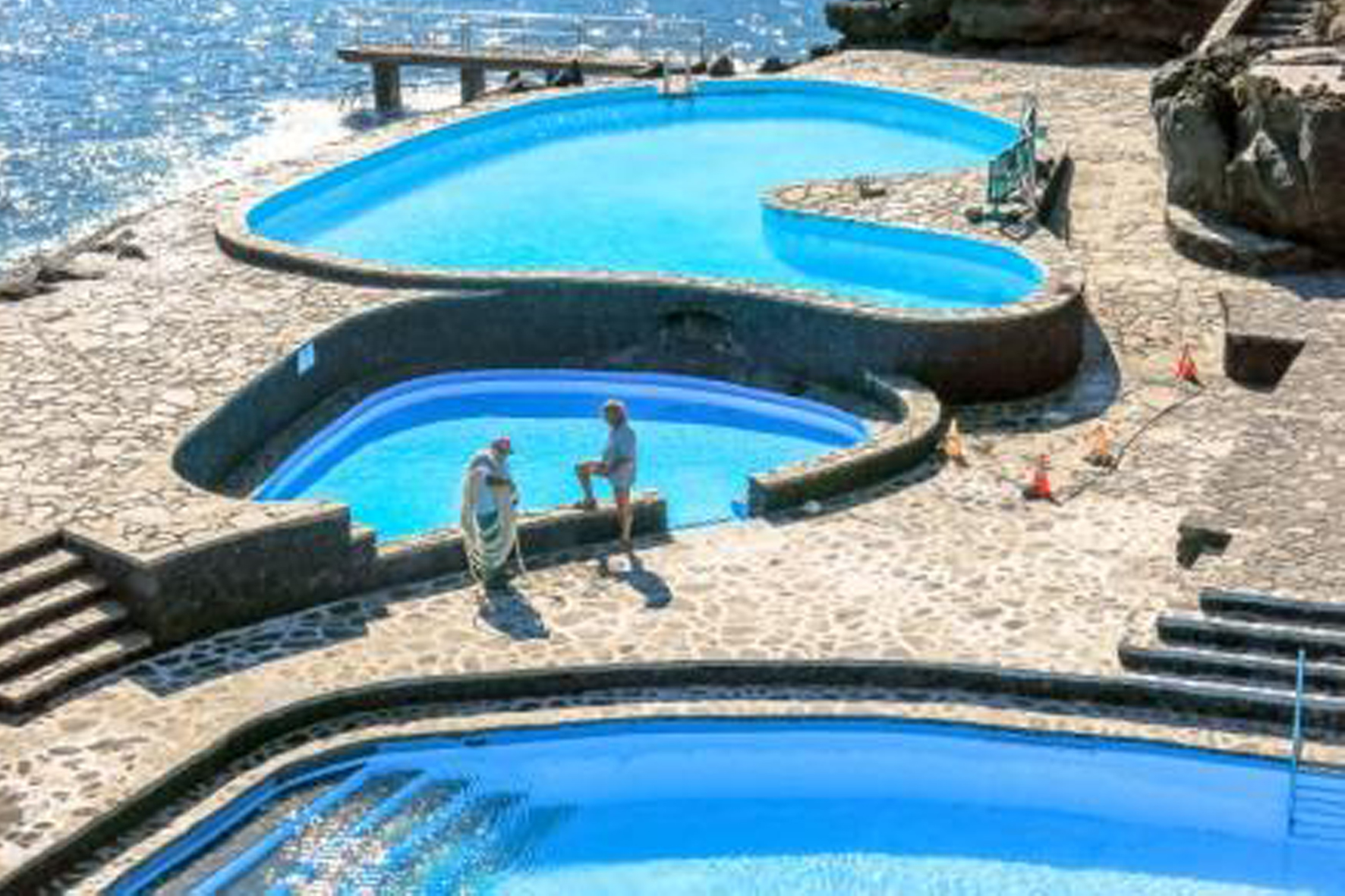 Valverde realiza trabajos de mejora y mantenimiento en las piscinas de La Caleta