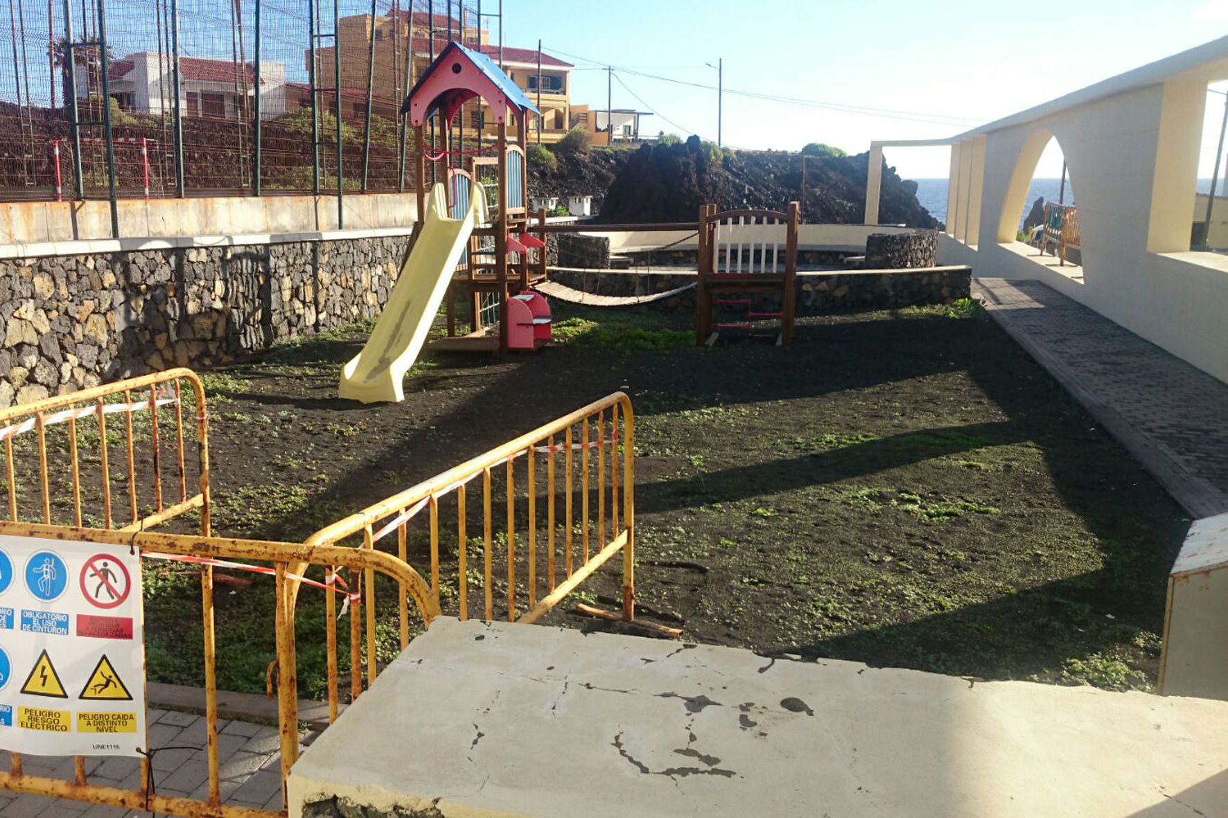 El Ayuntamiento de Valverde mejora del parque infantil de El Tamaduste