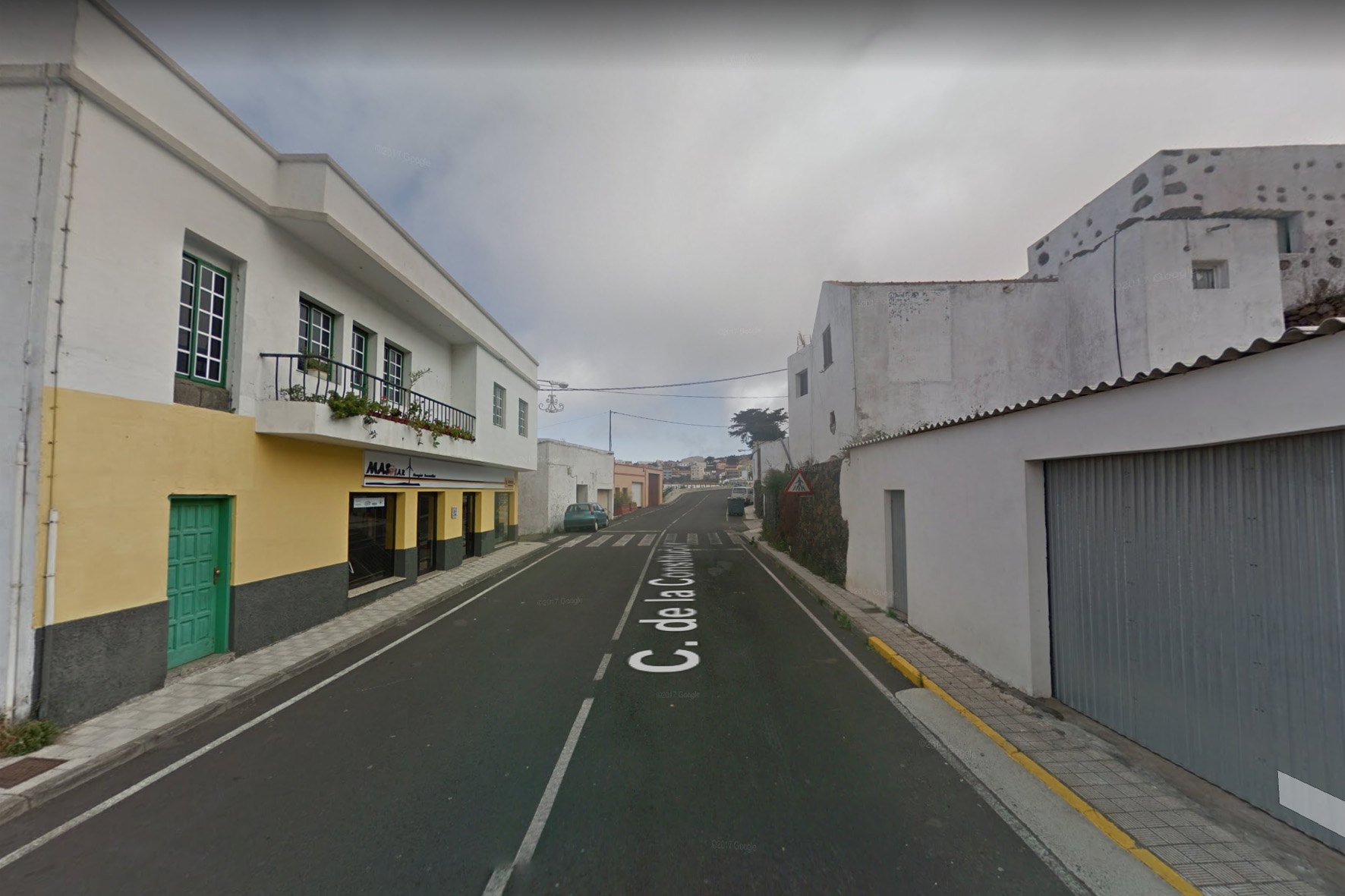 AHI en Valverde exige de manera urgente la reparación de un bache en la calle principal de la capital herreña