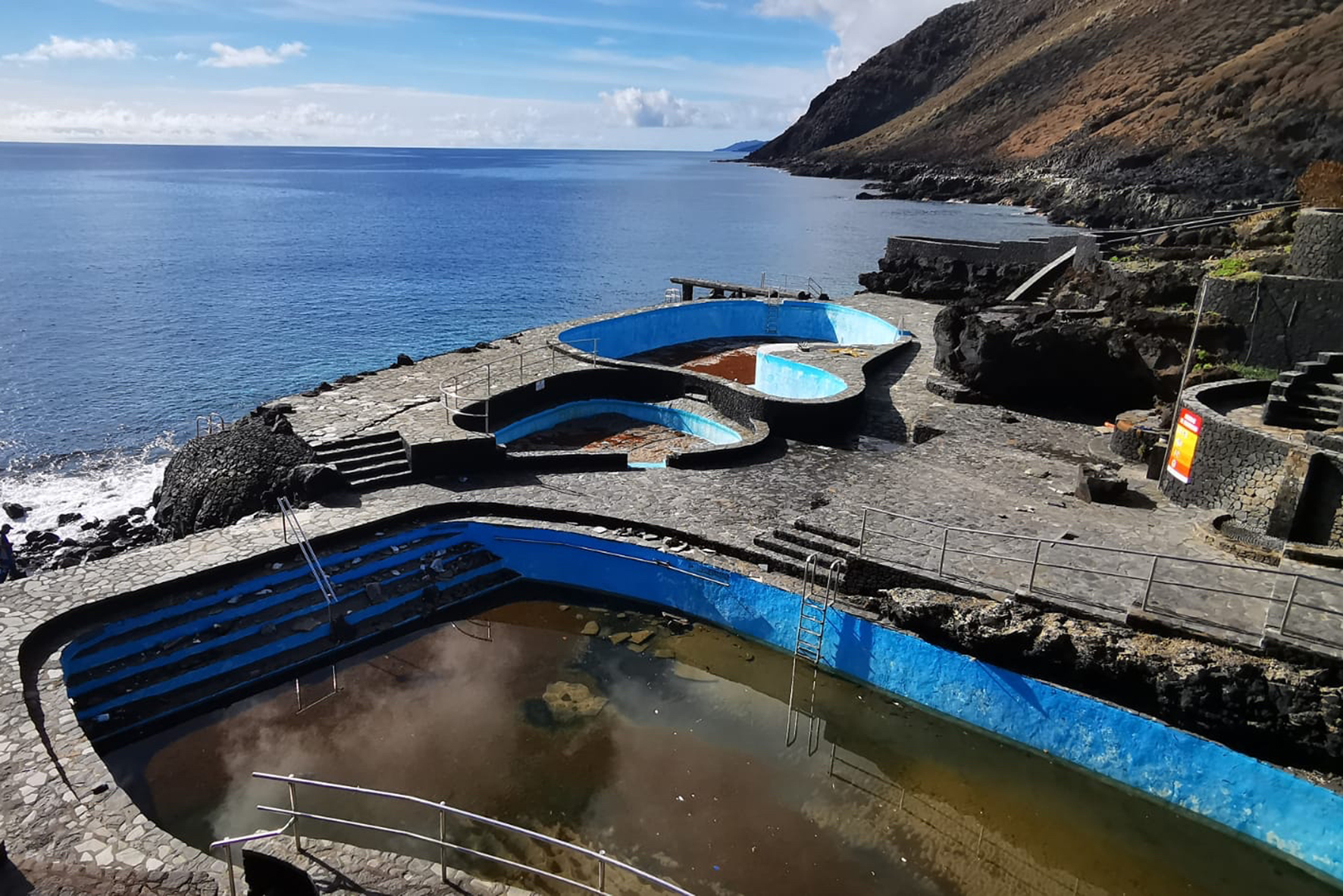 Valverde cierra las piscinas de La Caleta por los desperfectos causados por el mal estado de la mar