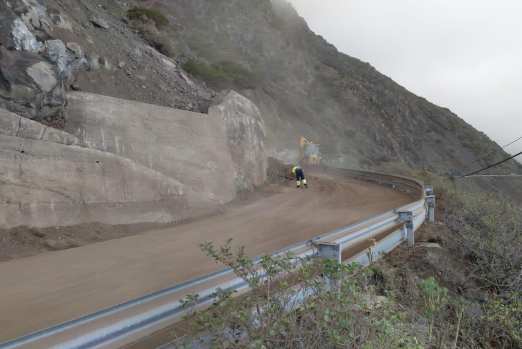 Reabre al tráfico la carretera HI-50 de acceso al pueblo de Sabinosa