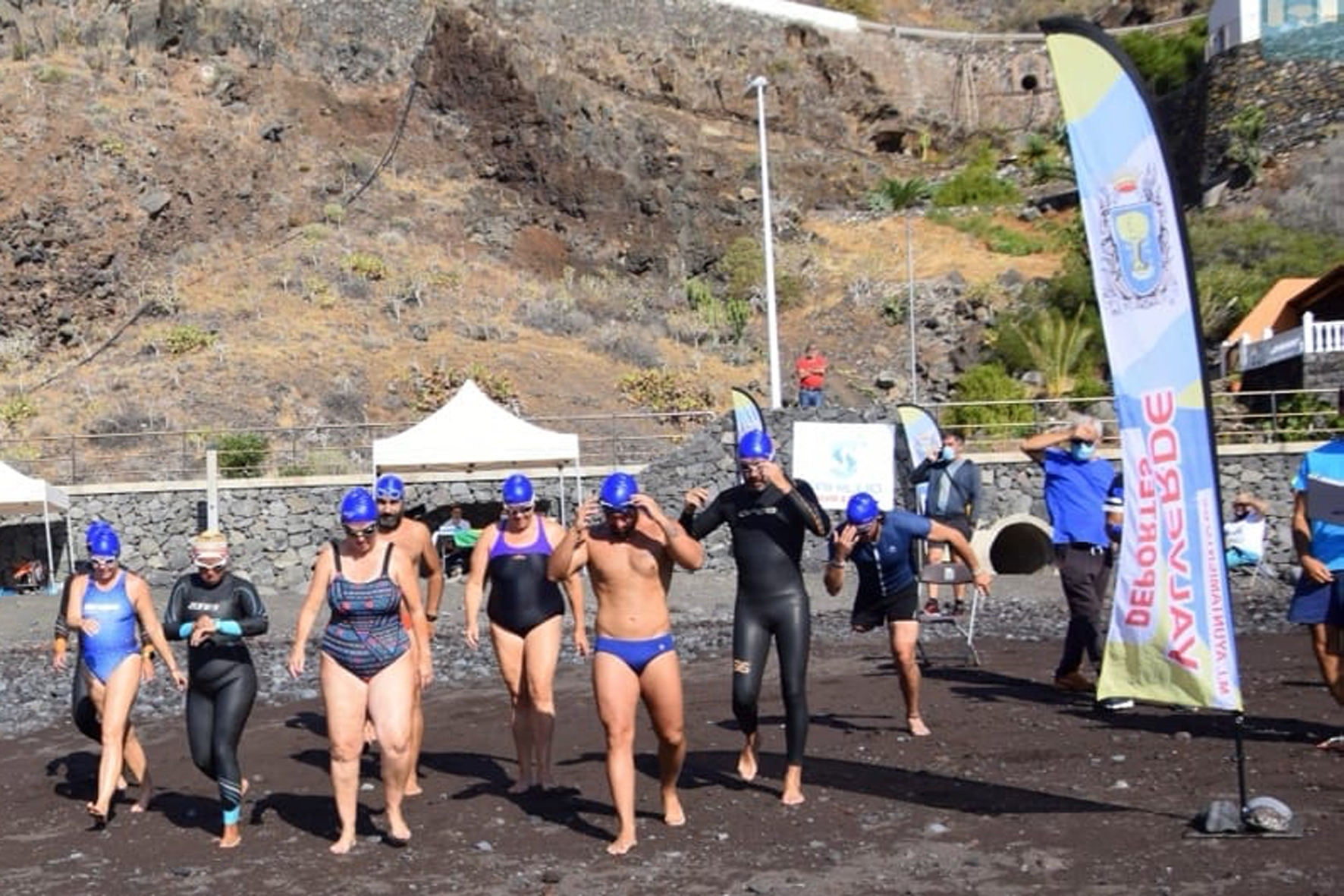 26 nadadores participaron en la travesía a nado de Valverde este fin de semana