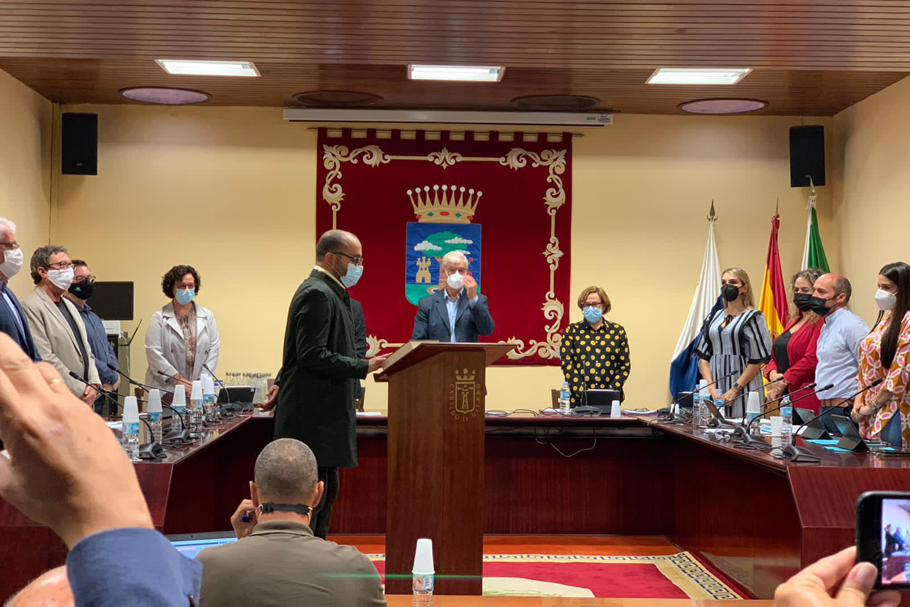 Rubén Acosta toma posesión como nuevo consejero en el Cabildo de El Hierro