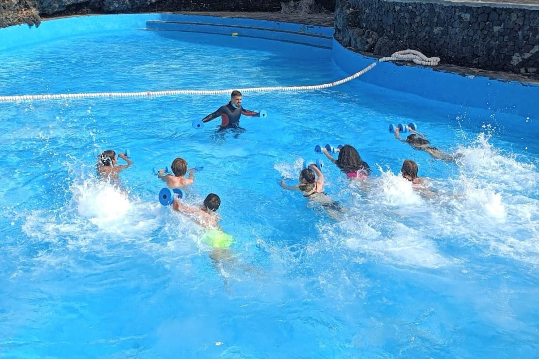 Valverde desarrolla la iniciativa “Aprendemos y nos divertimos en el medio acuático”