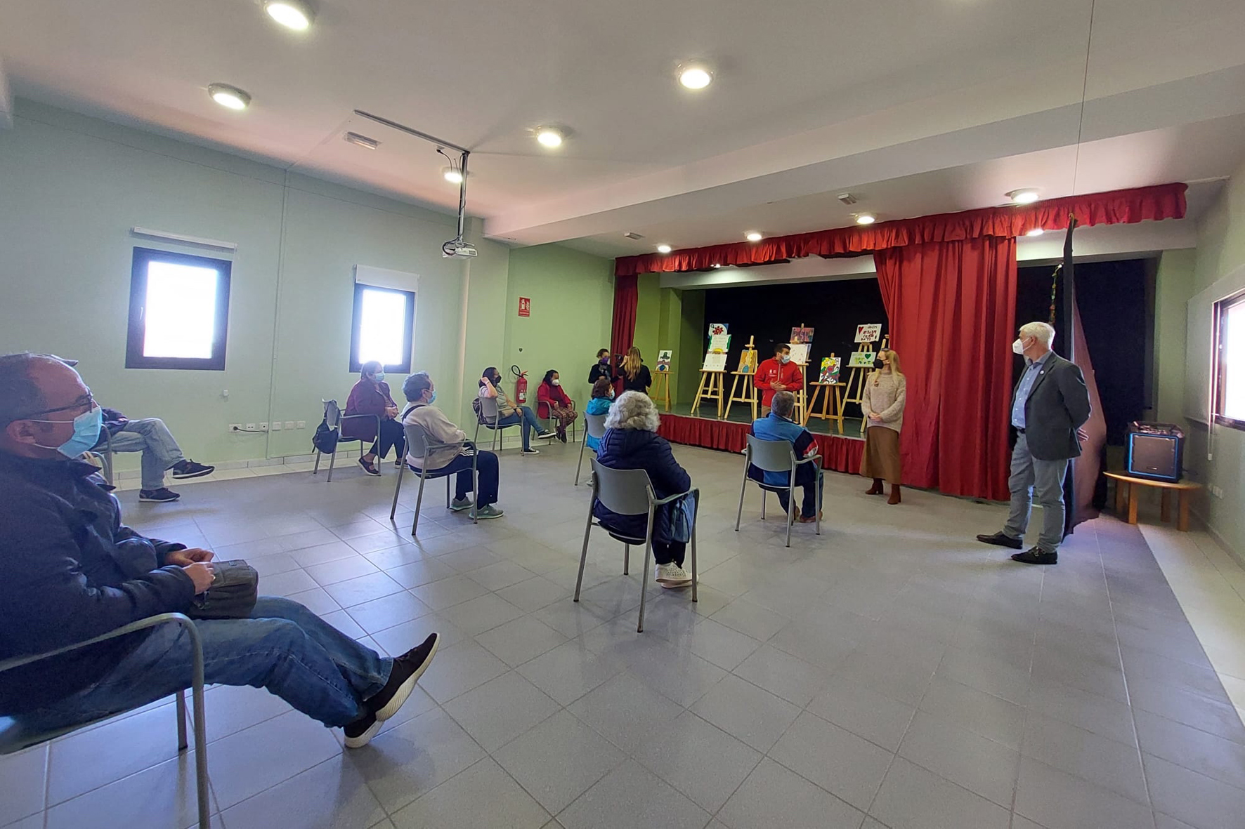 El Centro de Día en Valverde acoge una exposición de trabajos realizados por los mayores herreños en relación al 8M