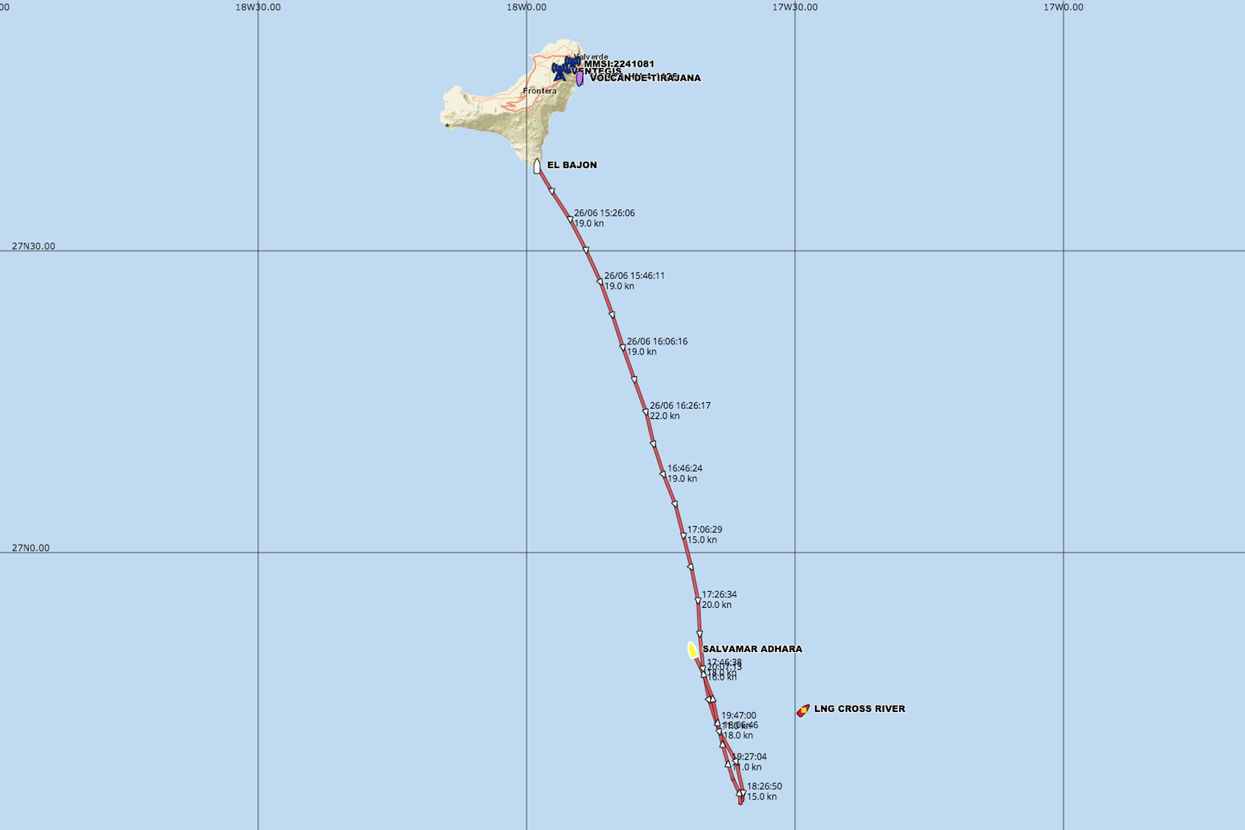 Salvamar Adhara traslada a la Isla un cayuco localizado a 60 millas al sur de El Hierro