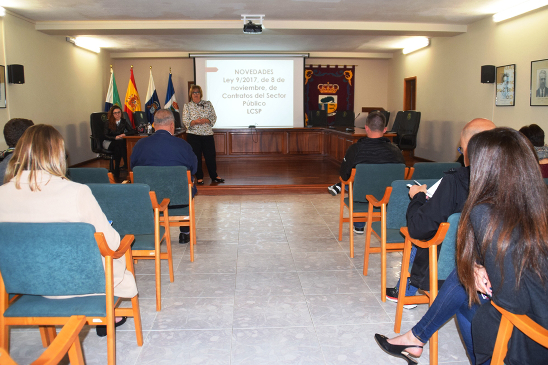 El Ayuntamiento de La Frontera ofrece información a las empresas sobre la nueva Ley de Contratación