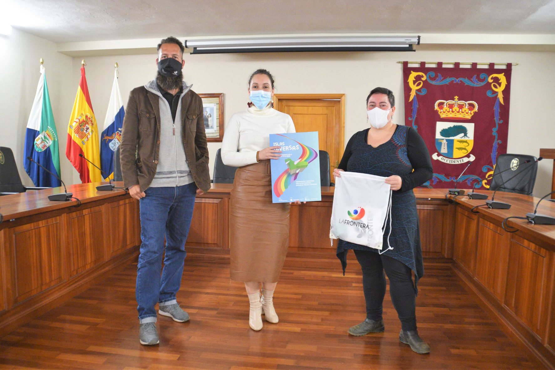La asociación LGTBI “Algarabía” visita el Ayuntamiento de La Frontera