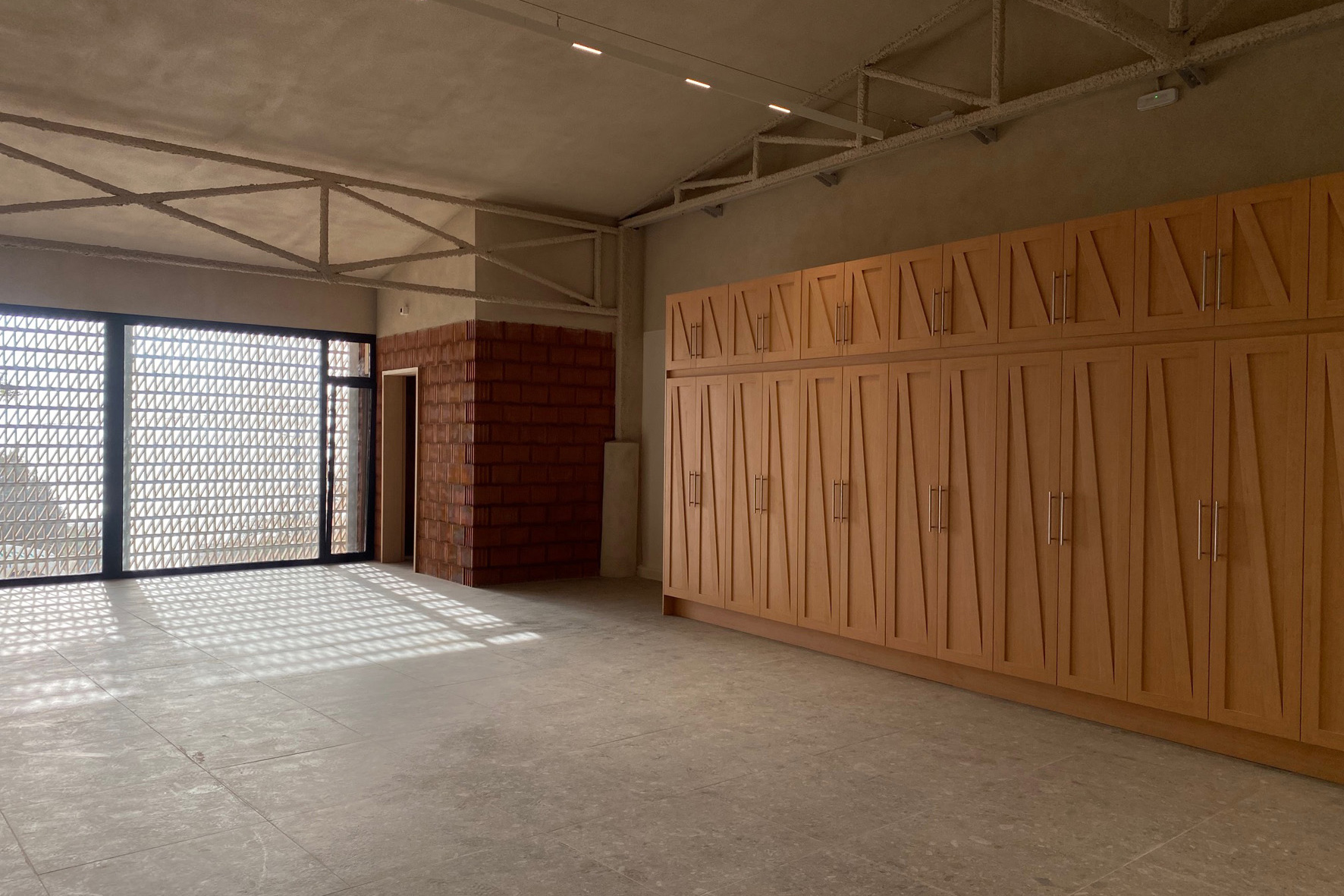 Finalizan las obras de construcción de la nueva aula polivalente del CEIP Taibique en El Pinar
