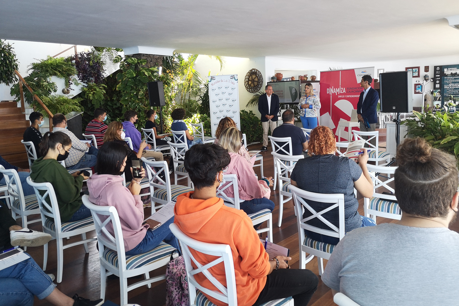 La Fundación CajaCanarias desarrolla la conferencia coloquio “Cómo desarrollar la marca personal en clave de empleo” en El Hierro