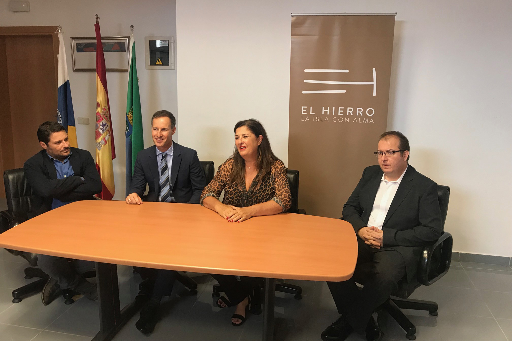 Canaryfly presenta la nueva ruta que unirá Gran Canaria y El Hierro