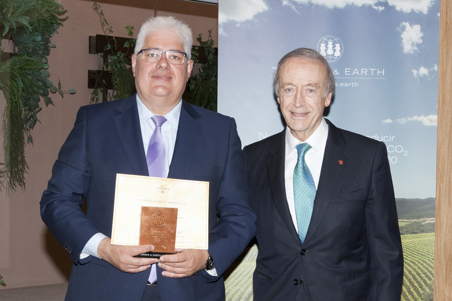 El Hierro recibe el premio de energías renovables y a la concienciación sobre el cambio climático en los II Premios Torres & Earth