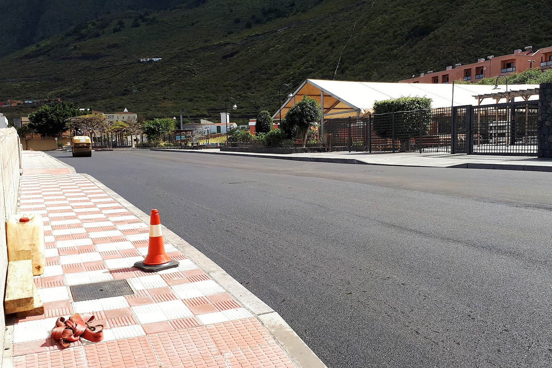 El Ayuntamiento de La Frontera asfalta la calle Benito Padrón Gutiérrez