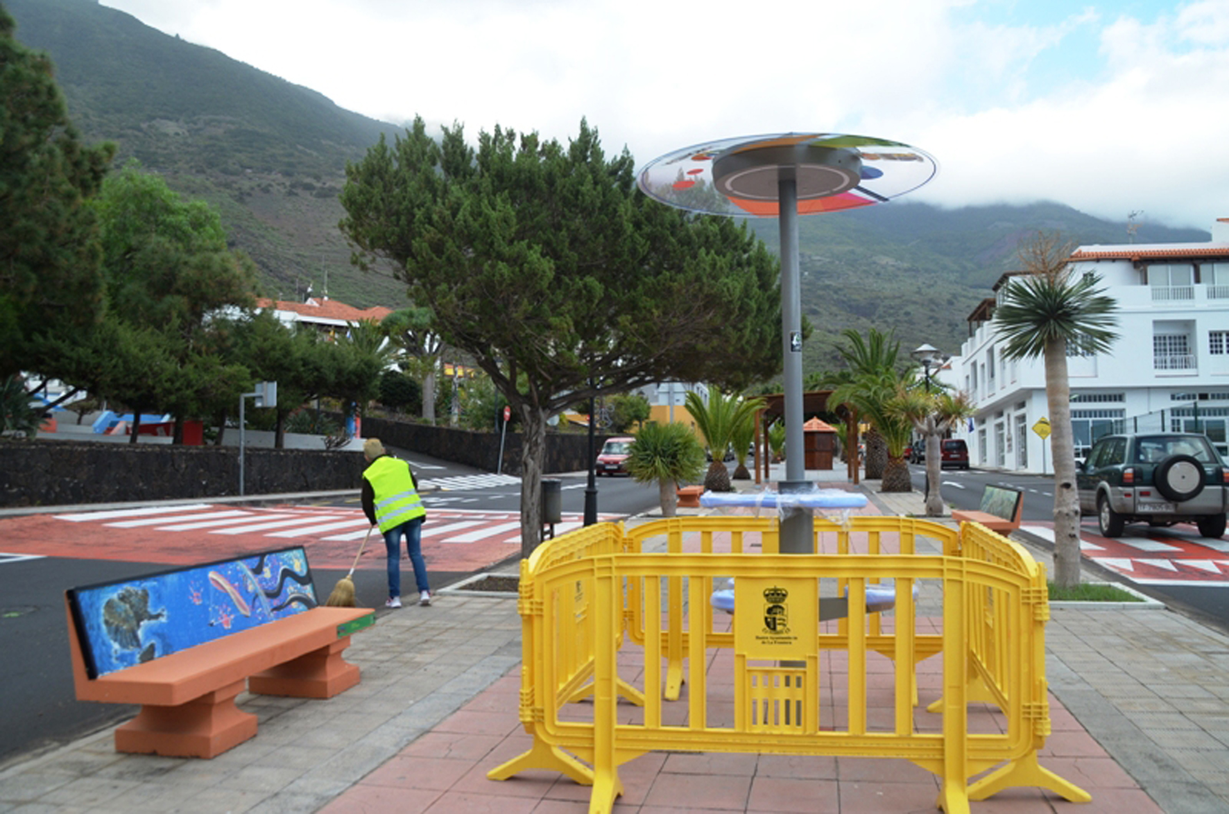 El Ayuntamiento de La Frontera instala la primera farola-cargador de la isla de El Hierro