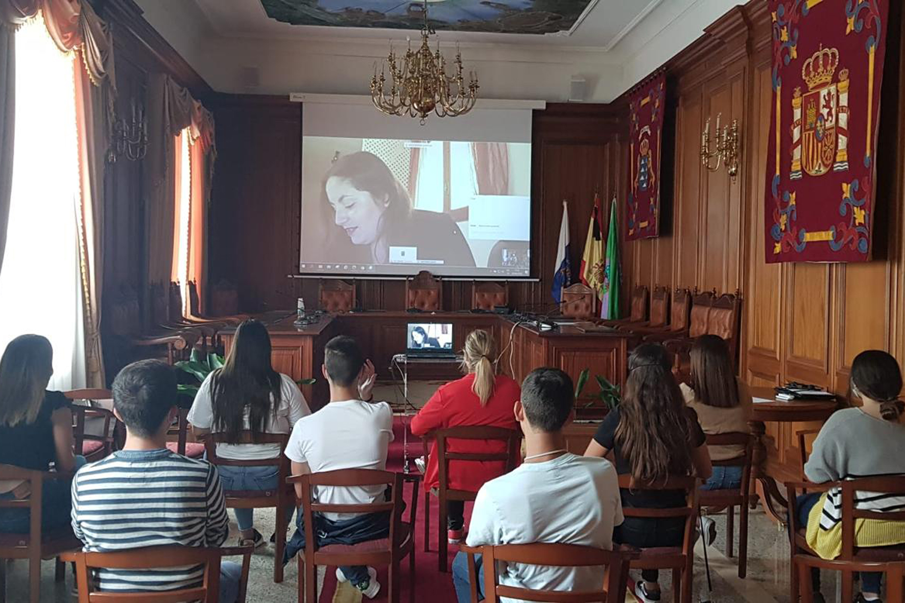 Jovenes de Valverde mantienen un encuentro telemático Laura Fuentes Vega, Directora General de Juventud del Gobierno de Canarias