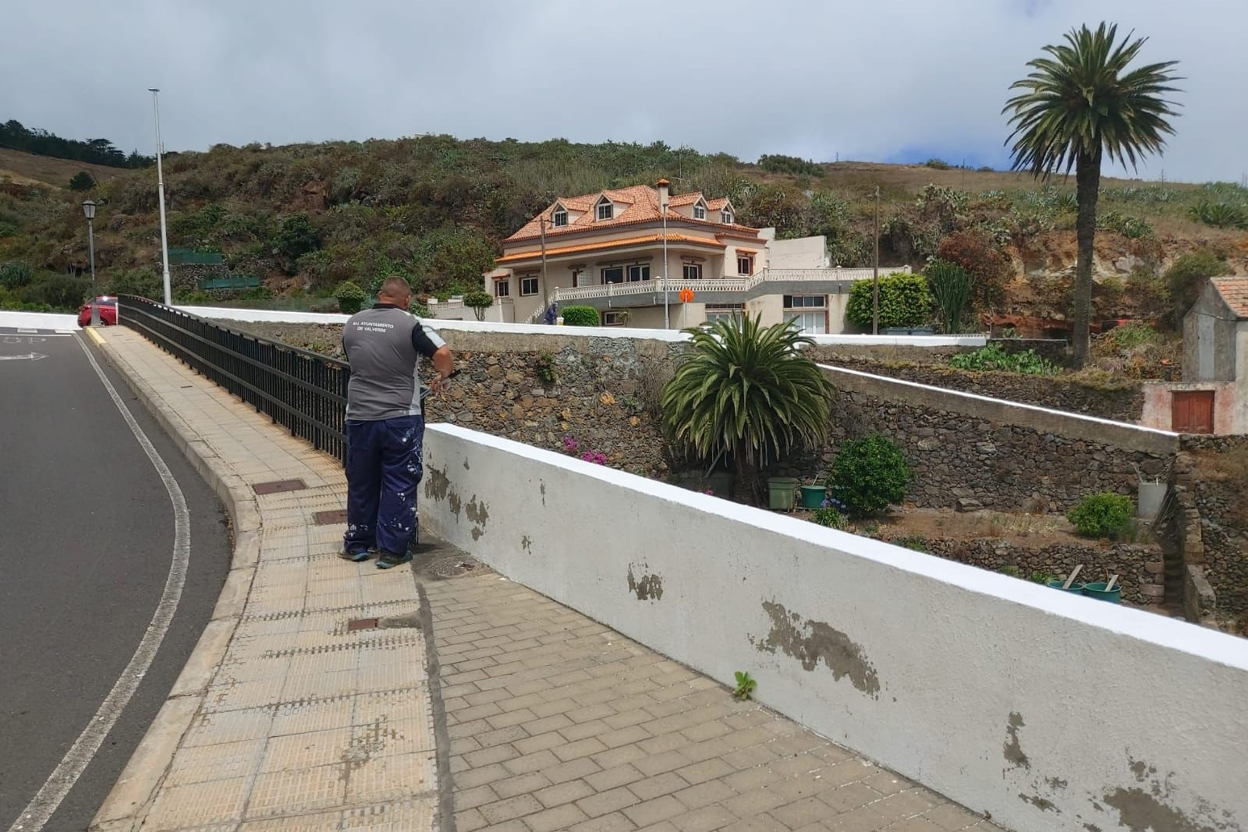 Valverde realiza labores de mejora y acondicionamiento en calles de la Villa capitalina
