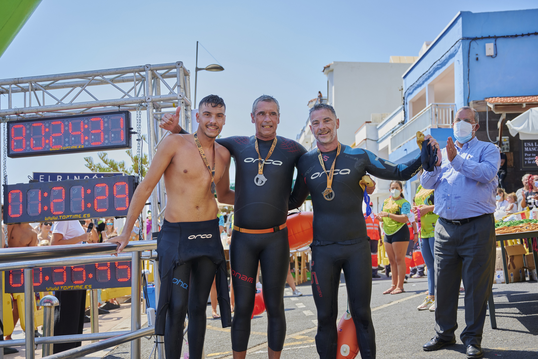 Martín Julio Suárez y Serezade Sigut se alzan con la victoria en la edición más disputada de la Travesía a nado Mar de Las Calmas