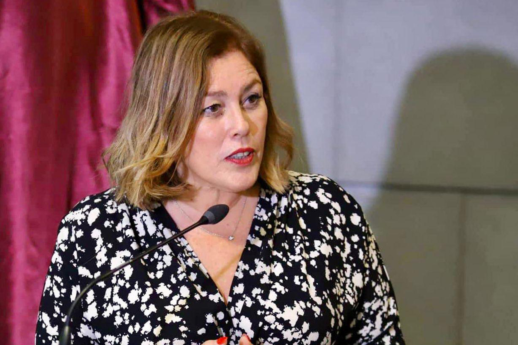 Pérez agradece “la labor de los voluntarios y profesionales que soportan todo el peso de la crisis migratoria en El Hierro”
