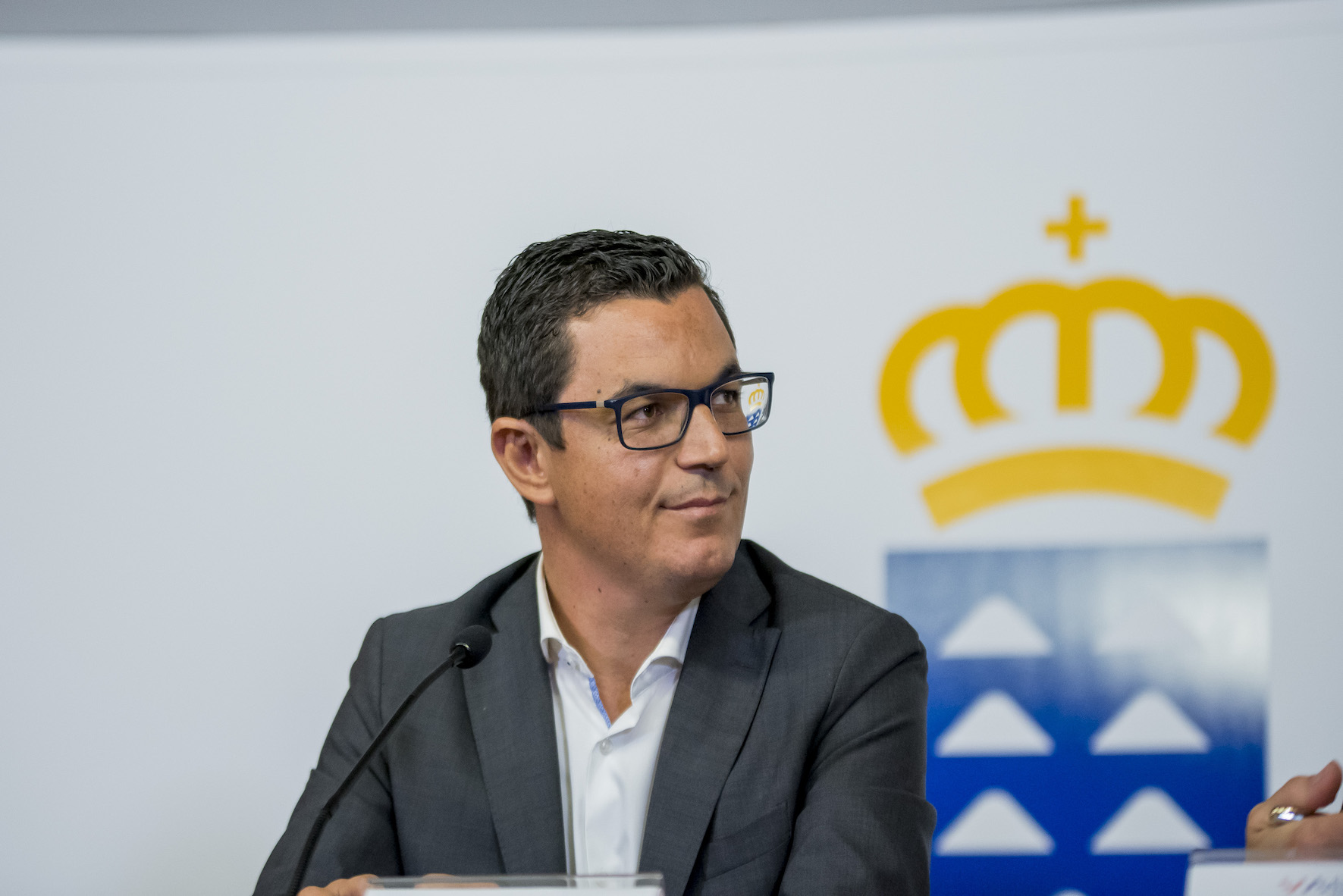 Obras Públicas hace efectiva la prórroga del contrato de la línea de transporte marítimo Santa Cruz de Tenerife-Los Cristianos-La Estaca
