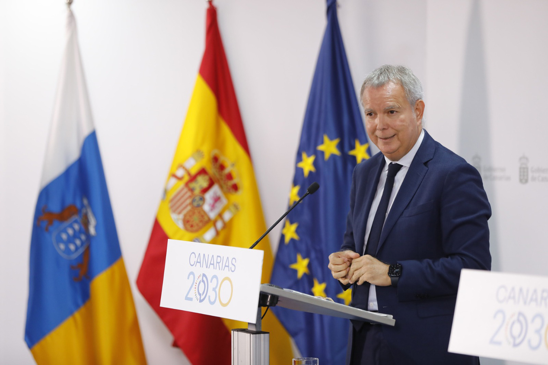 Gobierno y Cabildos acuerdan las modalidades de aplicación de la gratuidad de los transportes públicos en las islas