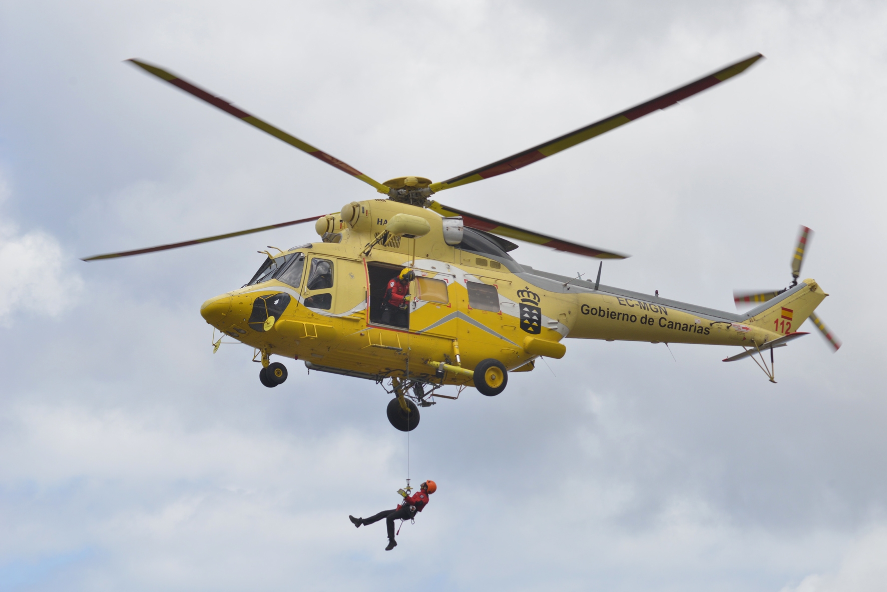 Gobierno y Cabildo de El Hierro formalizan el uso de la helisuperficie de La Frontera por el Grupo de Emergencias y Salvamento (GES)