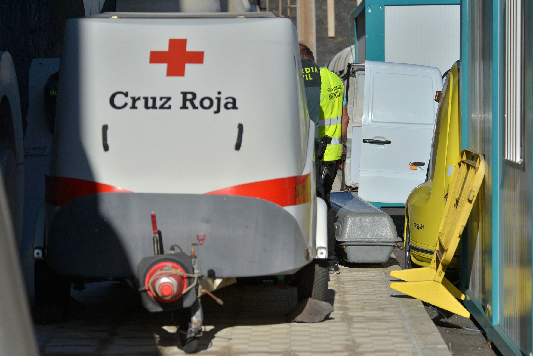Salvamento Marítimo rescata un cayuco con 53 personas a bordo, entre ellas 2 fallecidos