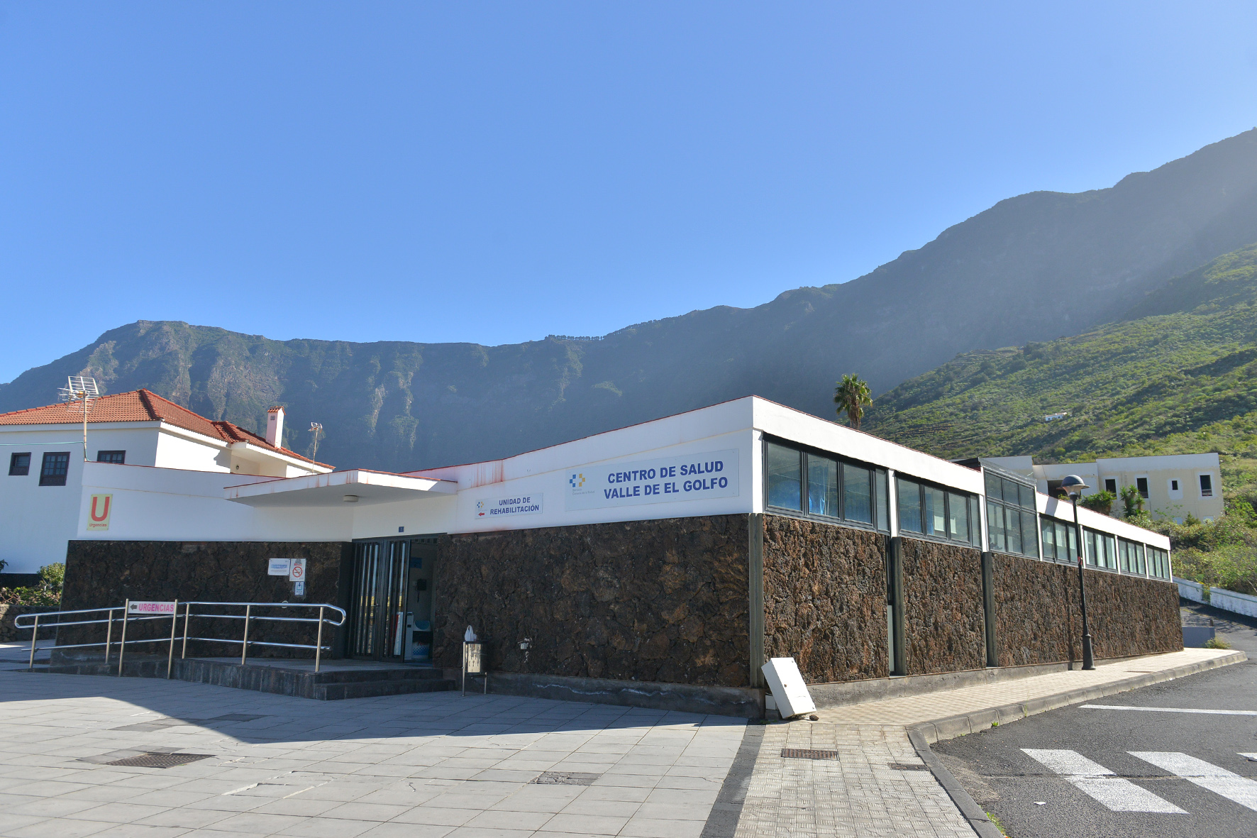 Los herreños podrán tramitar los bonos de traslado de pacientes de forma telemática, en la Dirección del Área o los centros de salud de El Pinar y La Frontera