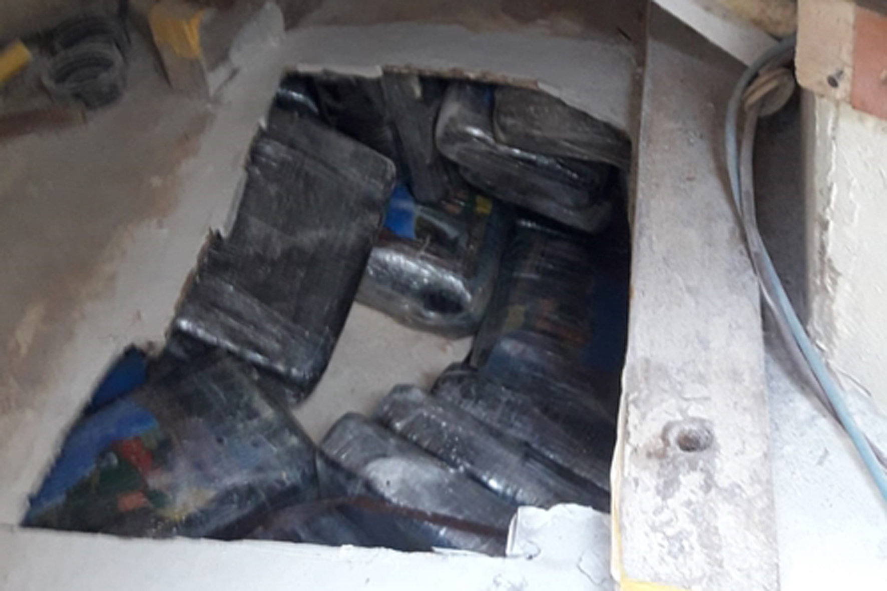 Incautan más de 1.100 kilos de cocaína en dos veleros interceptados al oeste de Canarias
