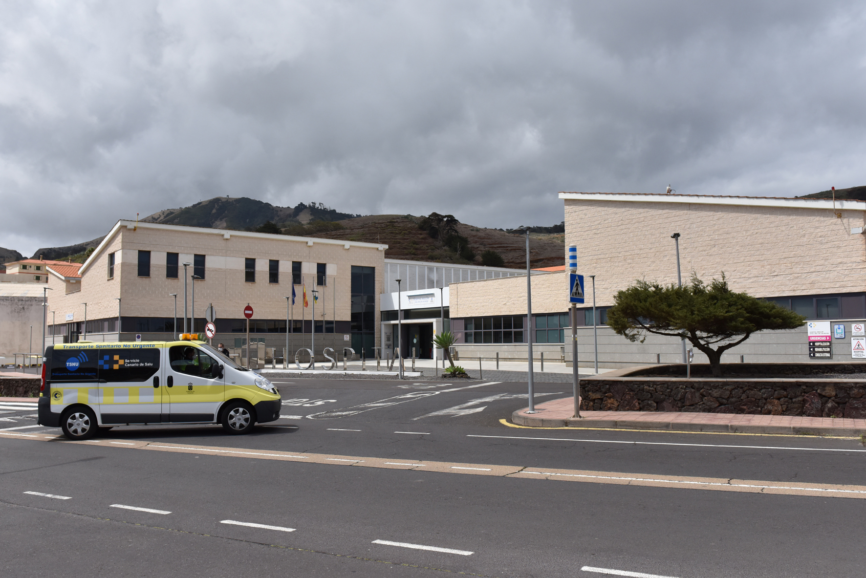 El Hospital insular habilita espacios “no sanitarios” para la atención de los migrantes llegados en la madrugada de hoy