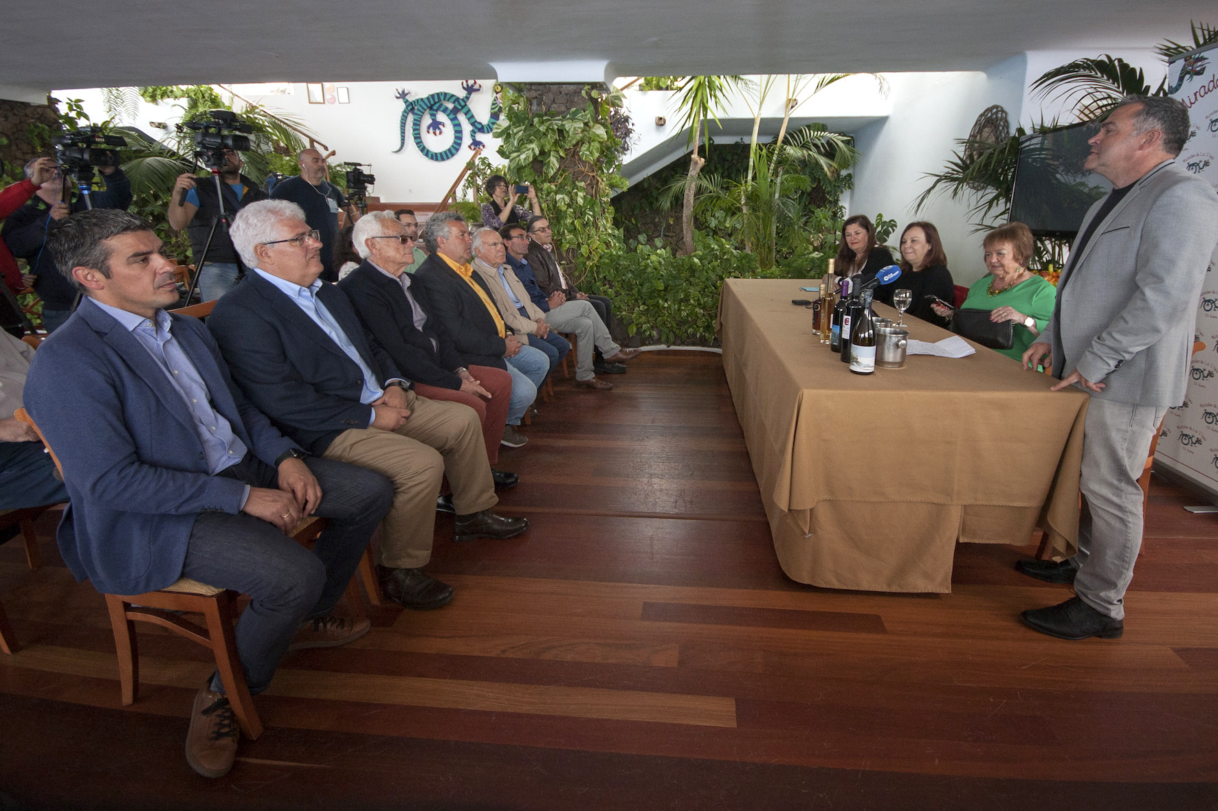 El Cabildo de El Hierro presenta las “joyas” de los vinos herreños