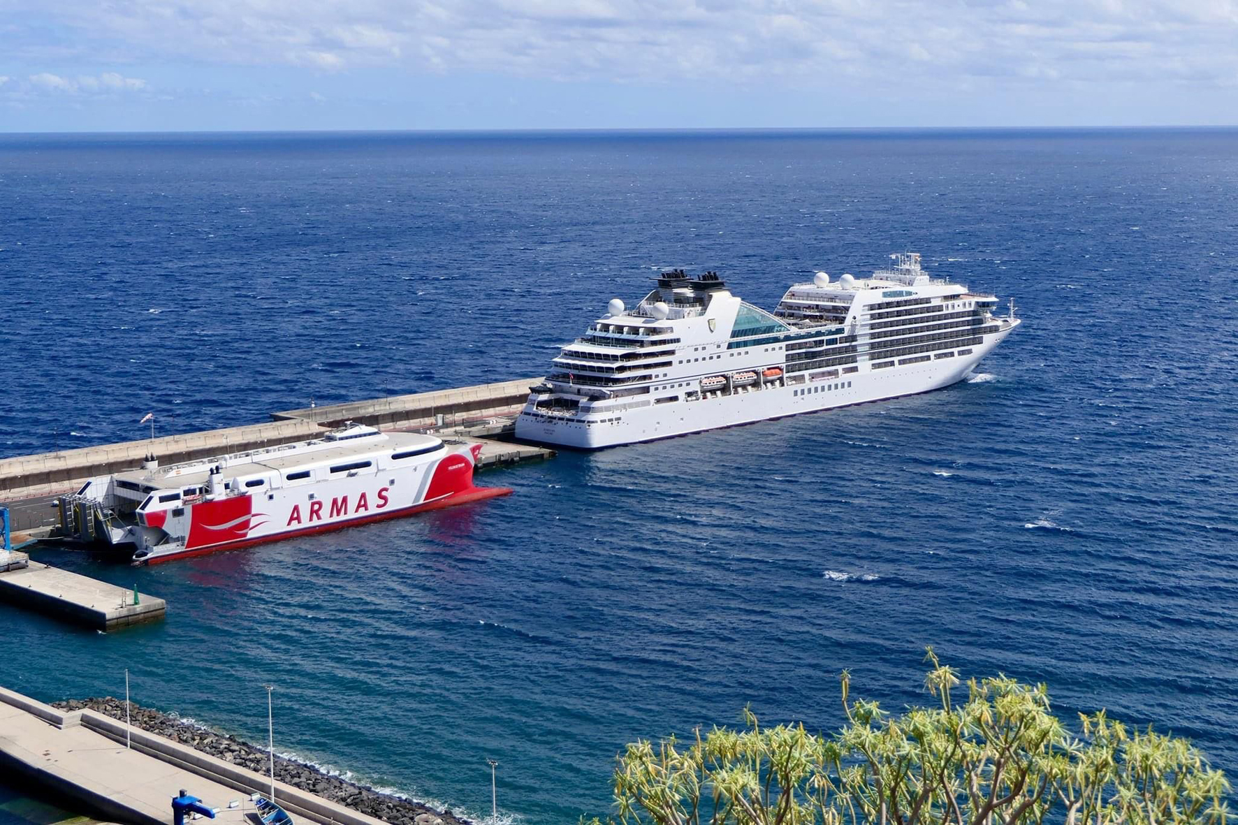 Naviera Armas habilita dos conexiones extra con El Hierro durante el mes de agosto