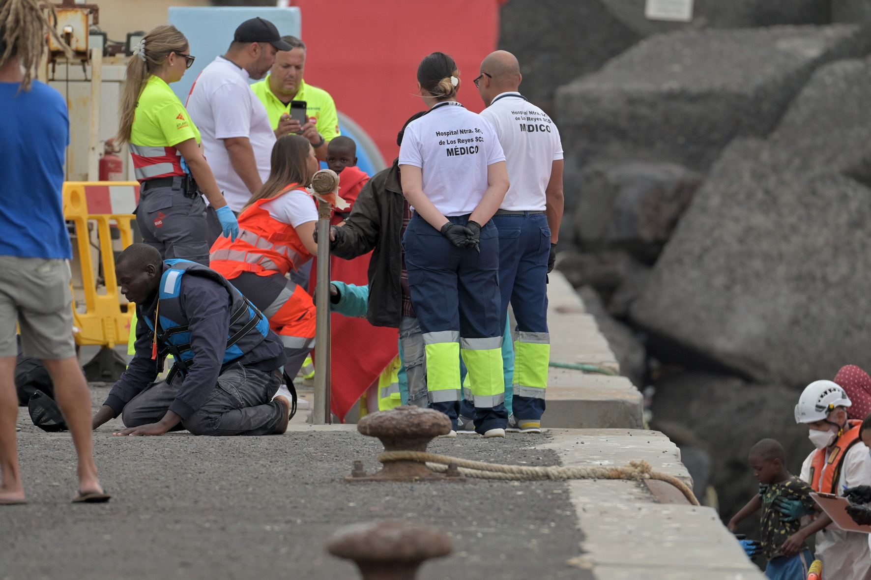 Salvamento Marítimo rescata un cayuco, con 65 inmigrantes a bordo,  en aguas próximas a El Hierro